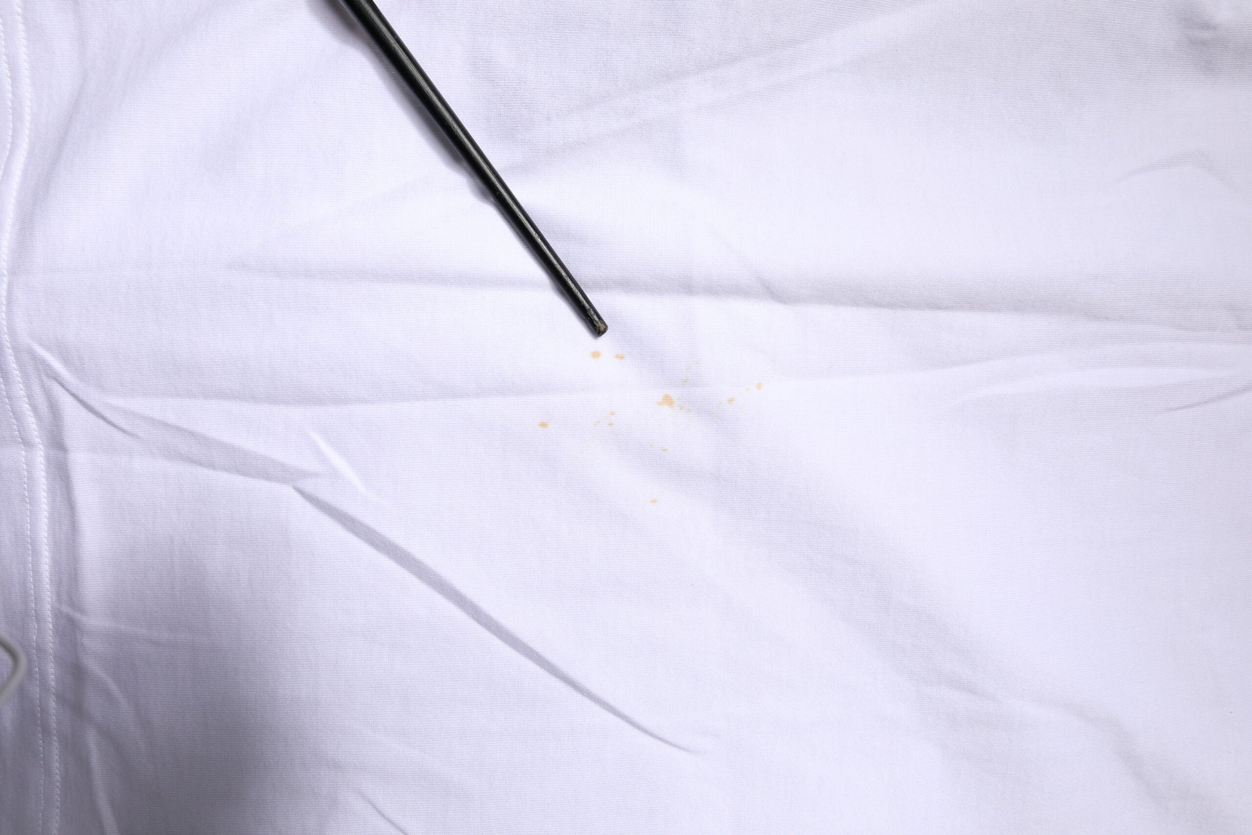 Dolce & Gabbana Weißes Baumwoll-T-Shirt mit Stickerei #DGFAMILY