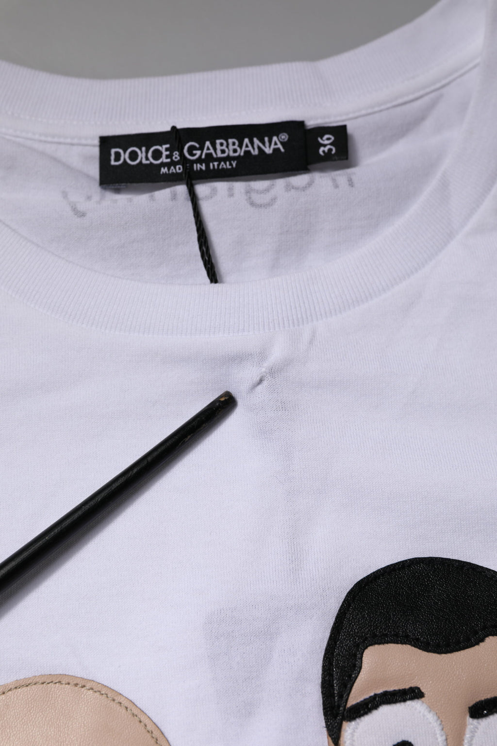Dolce & Gabbana Weißes Baumwoll-T-Shirt mit Stickerei #DGFAMILY