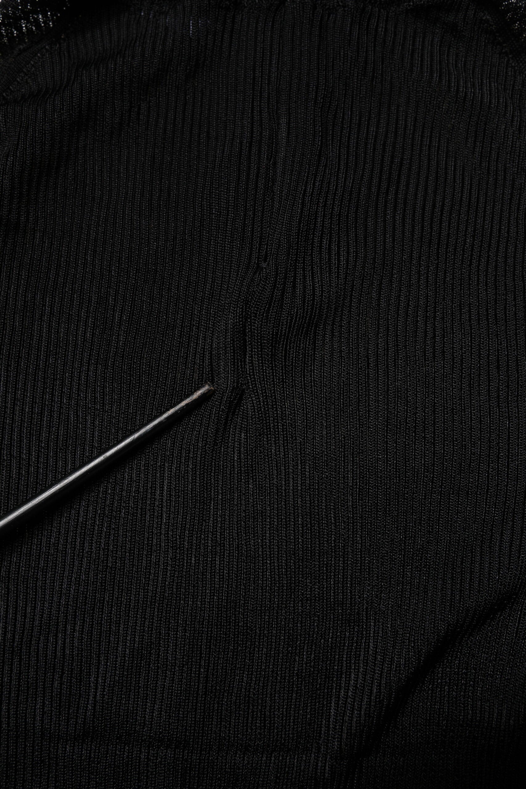 Dolce & Gabbana Schwarzes Strick-Top mit langen Ärmeln und schmalem Rollkragen