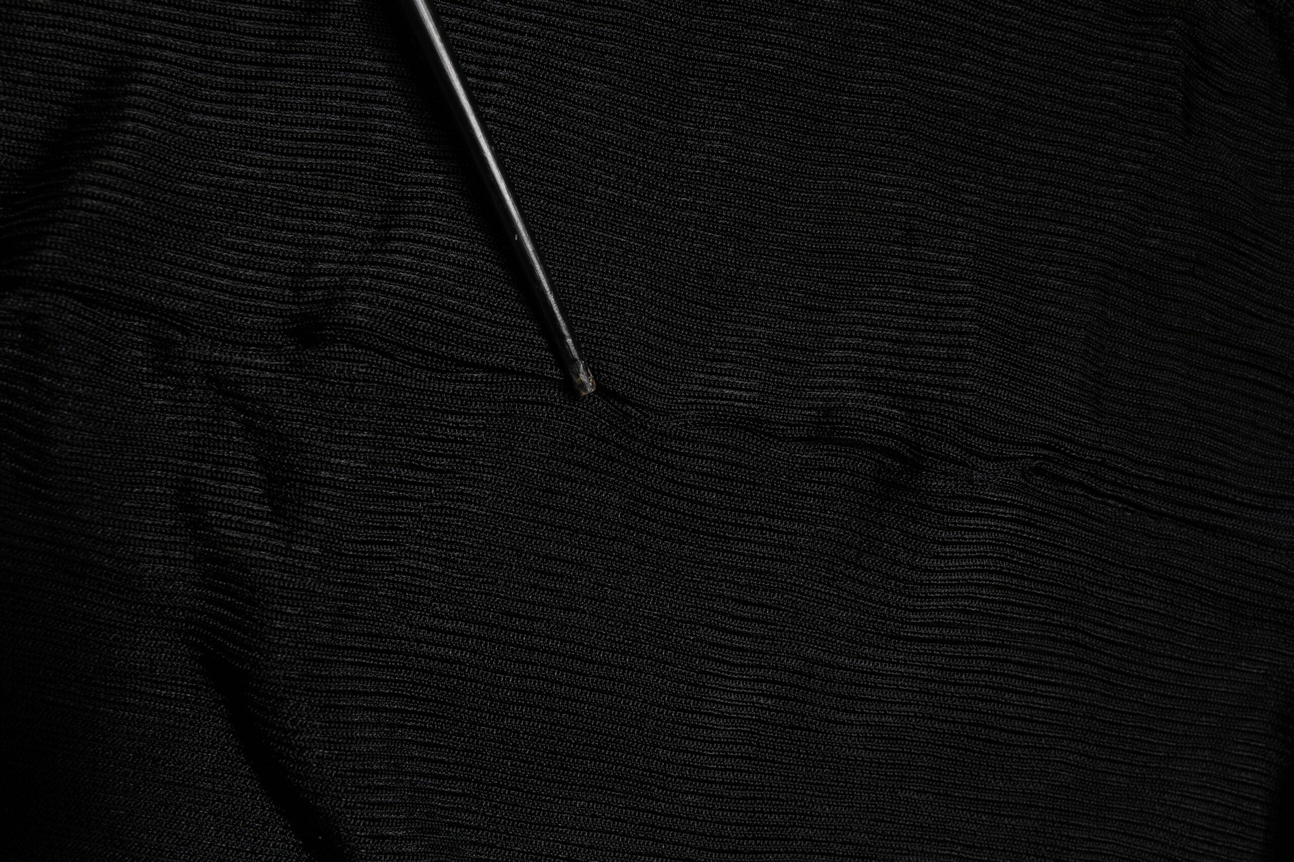 Dolce & Gabbana Schwarzes Strick-Top mit langen Ärmeln und schmalem Rollkragen