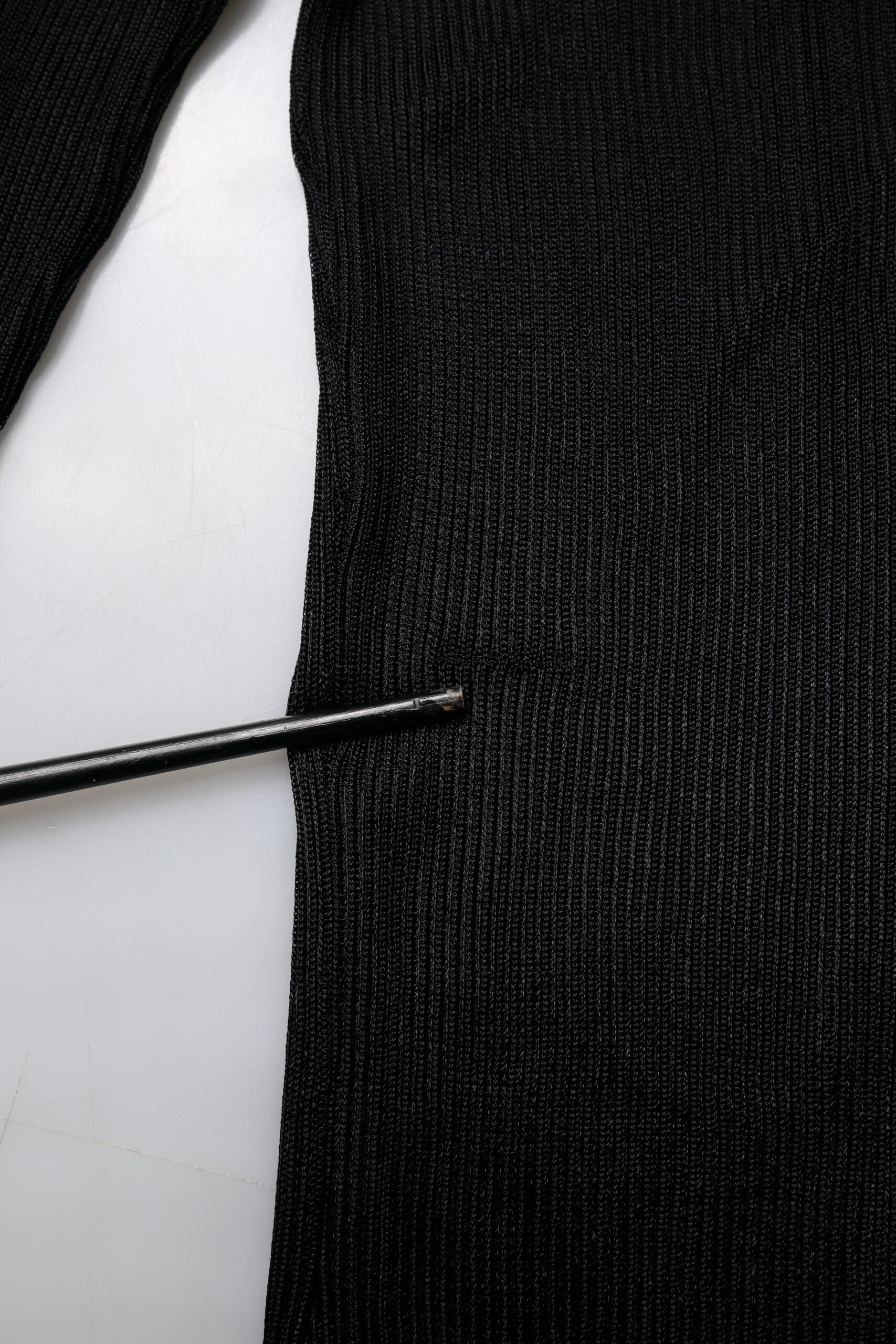 Dolce & Gabbana Schwarzes Strick-Top mit langen Ärmeln und schmalem Rollkragen