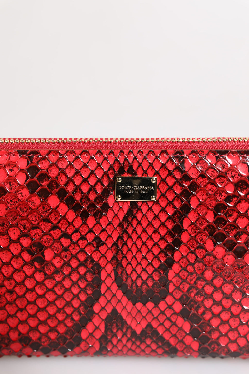 Dolce & Gabbana Rotes Exotenleder Zip Around Continental Clutch Geldbörse