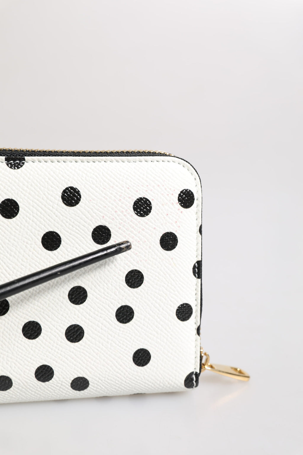 Dolce & Gabbana Weiß-schwarz gestreiftes Leder Portemonnaie mit Reißverschluss