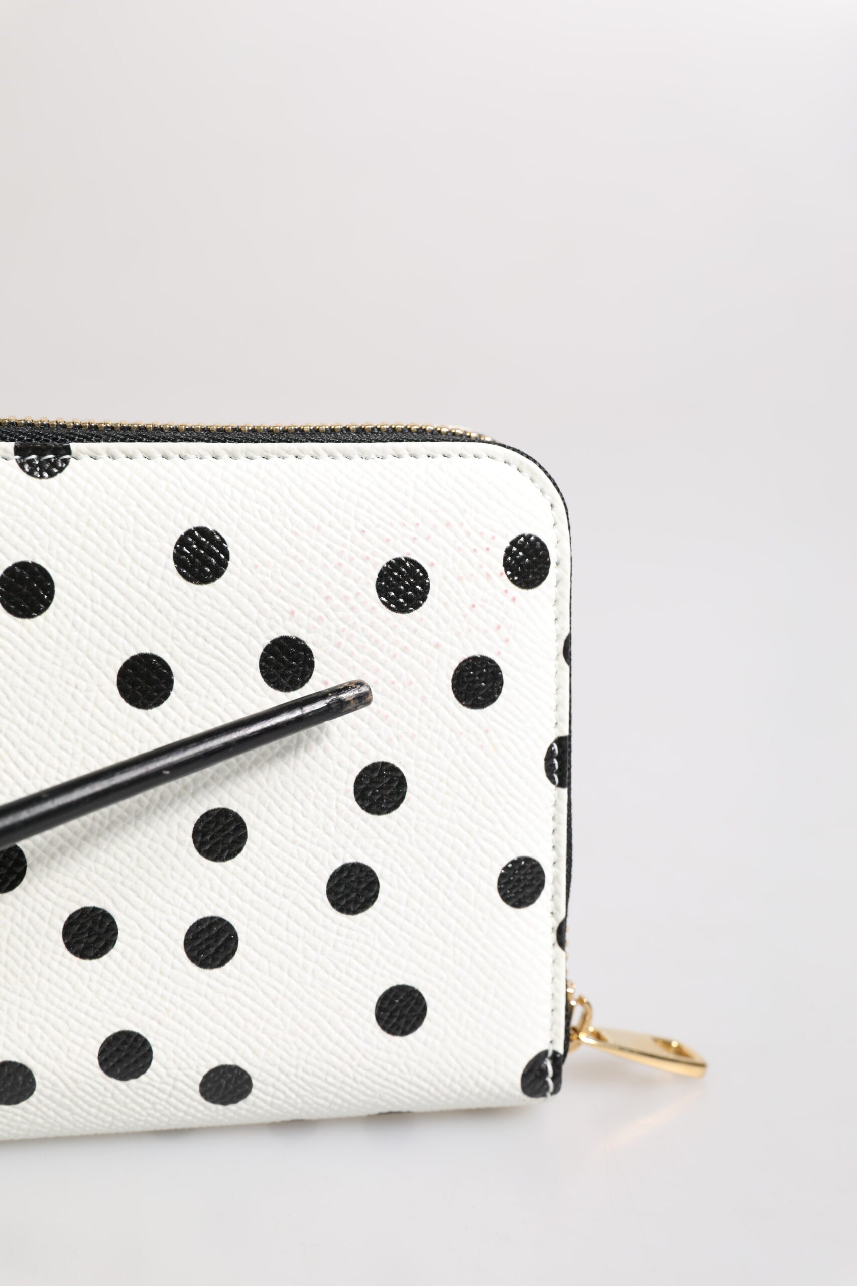 Dolce & Gabbana Weiß-schwarz gestreiftes Leder Portemonnaie mit Reißverschluss