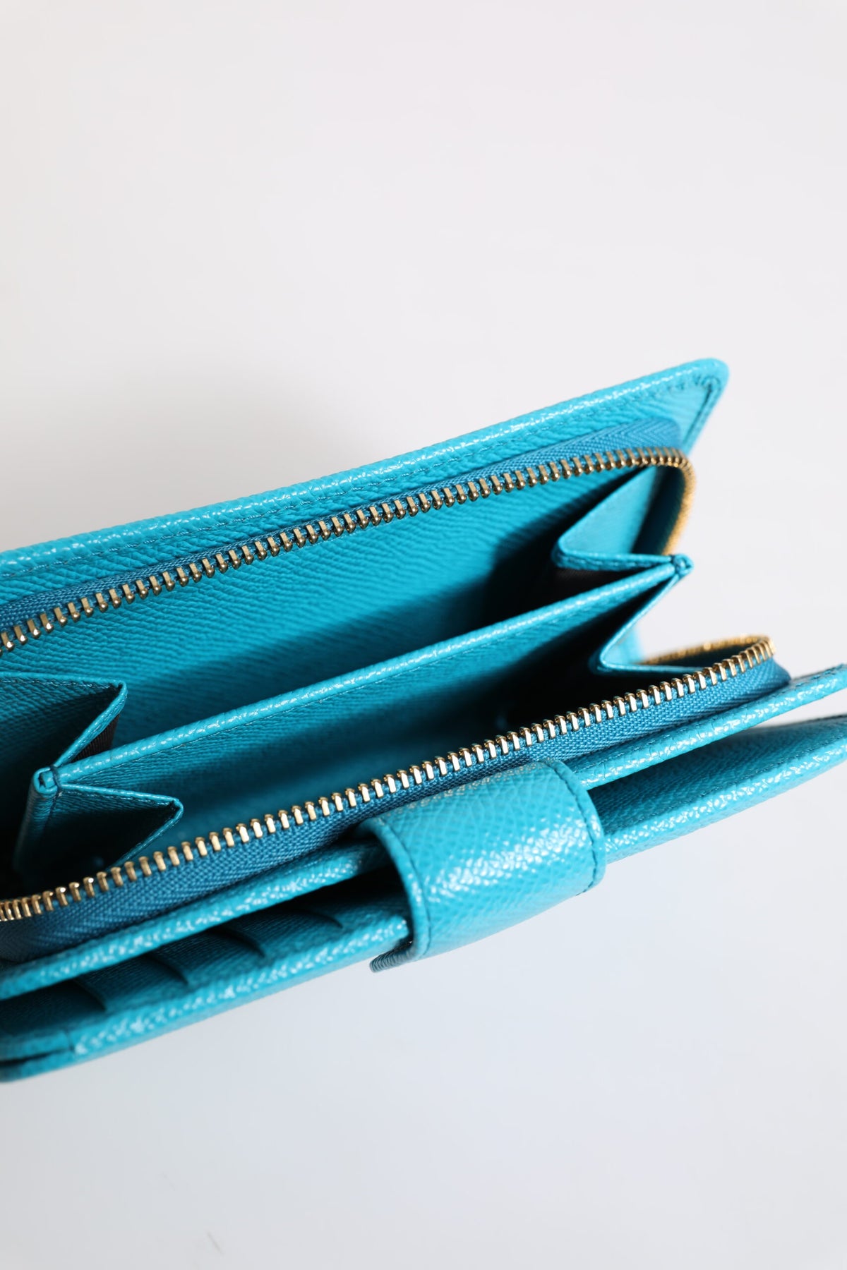 Dolce & Gabbana Light Blue Leder Zweifach faltbare Kontinentale Clutch Geldbörse