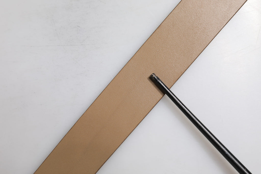 Dolce & Gabbana Brauner Ledergürtel mit klassischer Metall-Logo-Schnalle