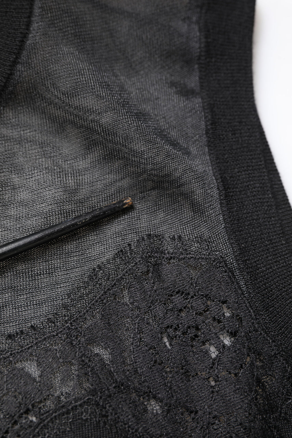 Dolce & Gabbana Schwarzes ärmelloses Top mit Rundhalsausschnitt aus Spitze