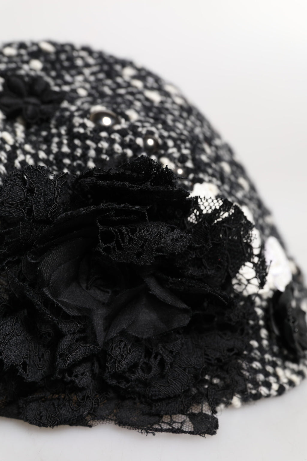 Dolce & Gabbana Zwarte Wollen Cloche Hoed met Witte Bloemenborduursels