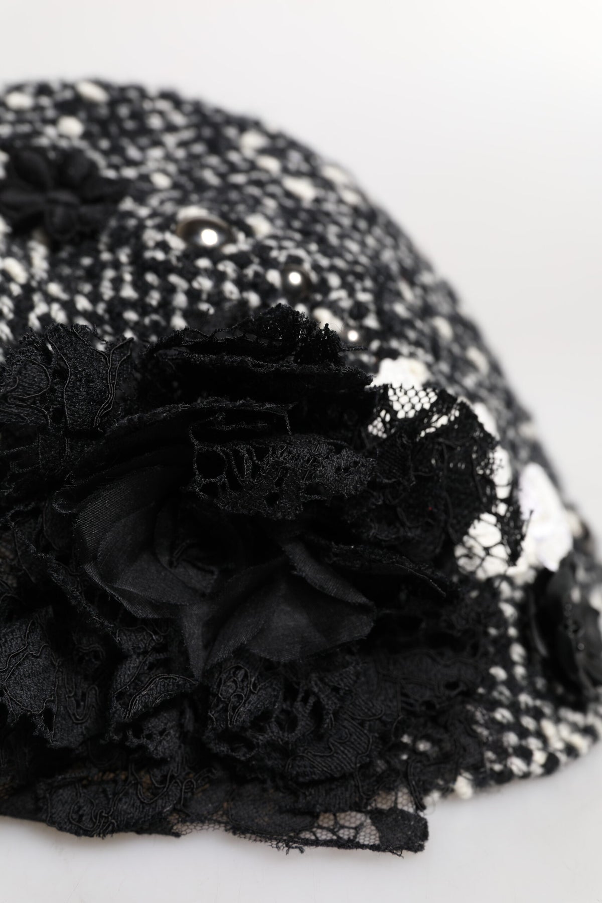 Dolce & Gabbana Zwarte Wollen Cloche Hoed met Witte Bloemenborduursels