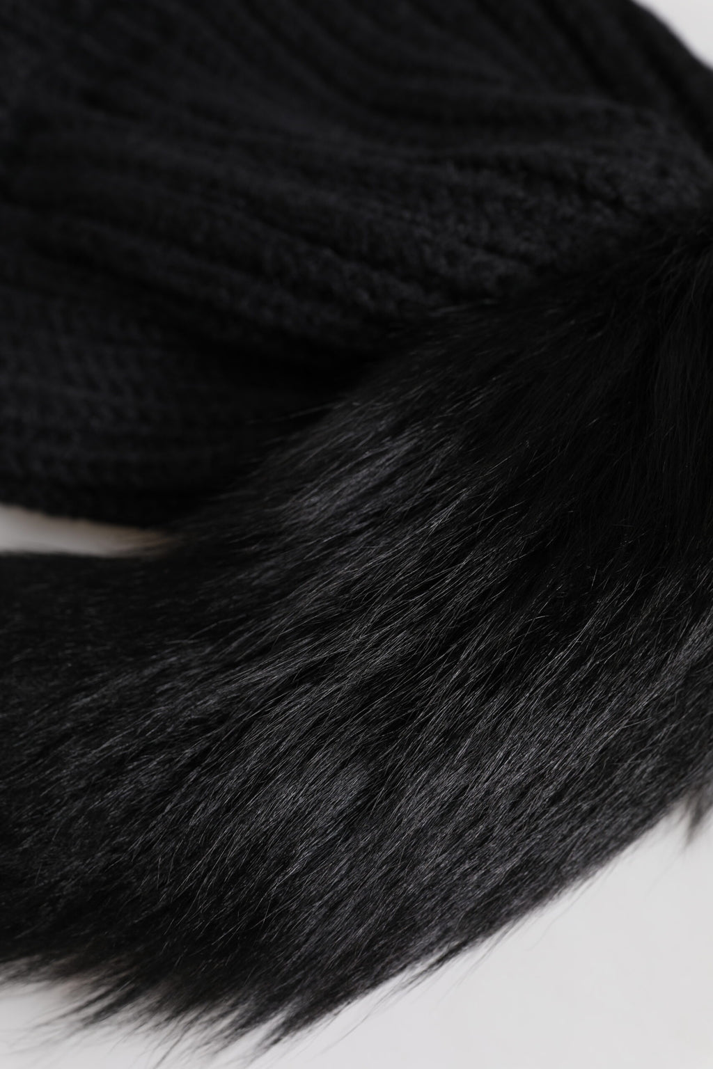 Dolce & Gabbana Schwarz Acryl gestrickt Pelz Winter Beanie Hut