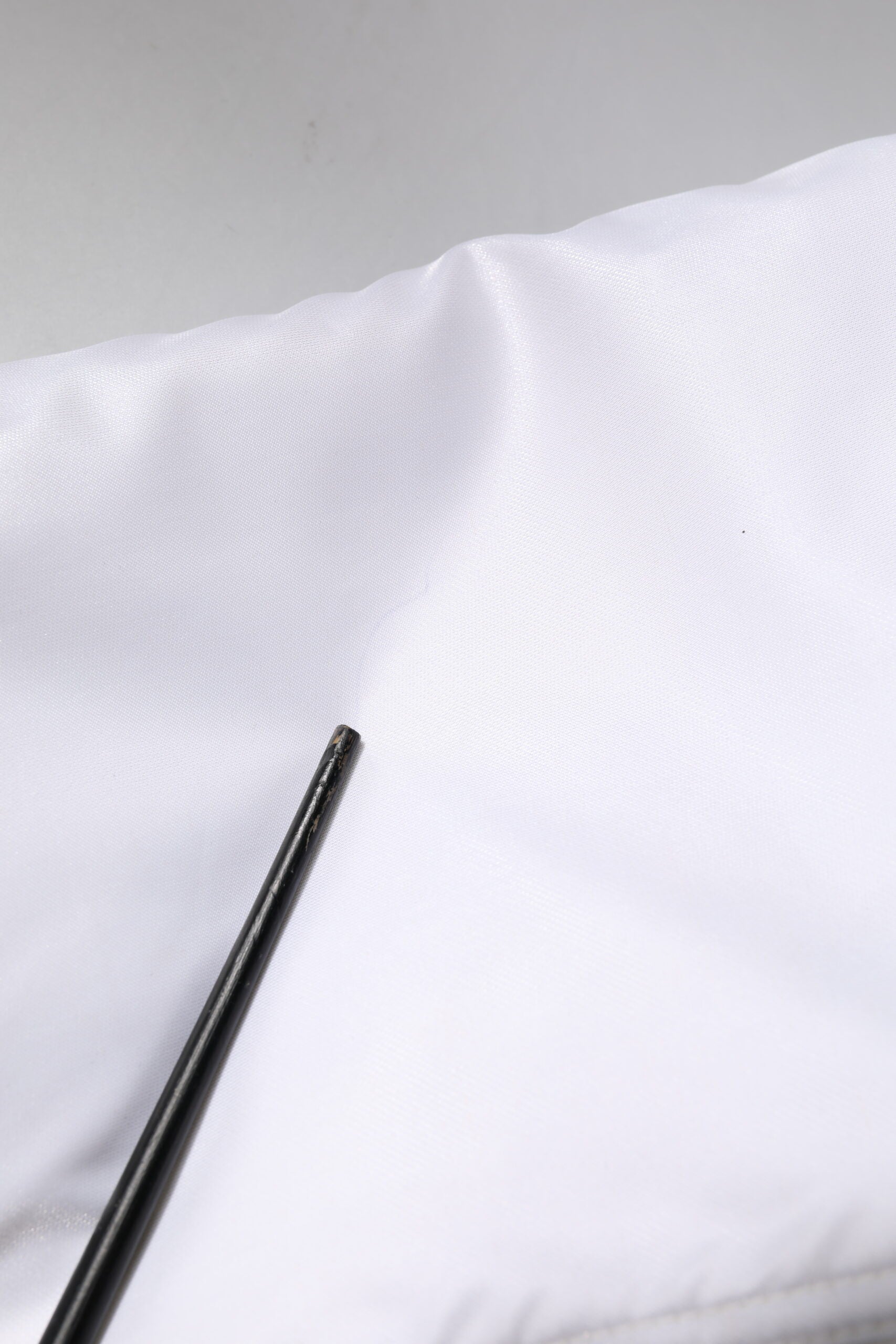 Dolce & Gabbana Weiße Bomberjacke mit durchgehendem Reißverschluss aus Nylon