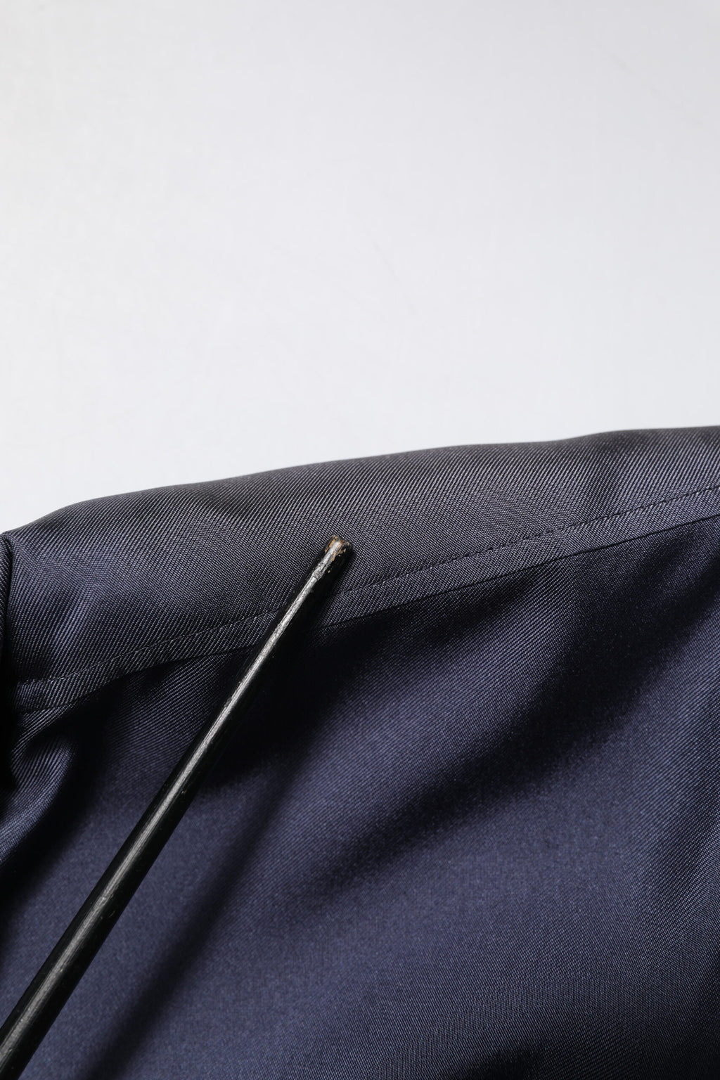 Dolce & Gabbana Dunkelblaues Seidenhemd im Zweireiherlook