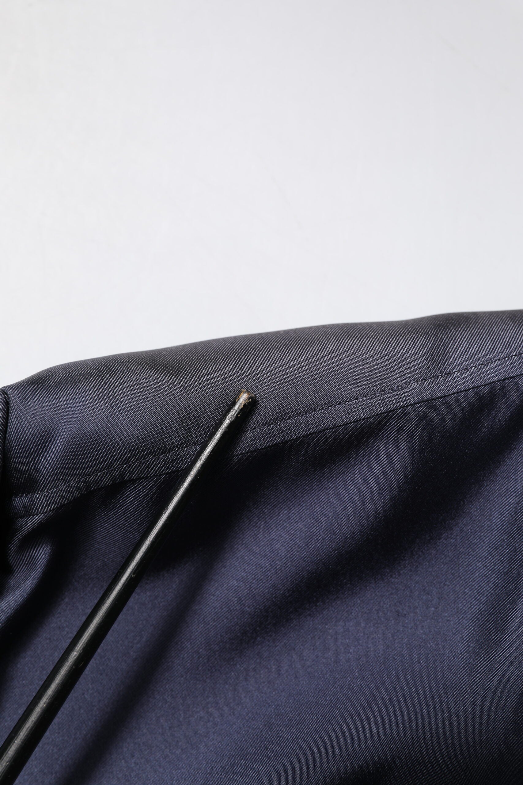 Dolce & Gabbana Dunkelblaues Seidenhemd im Zweireiherlook