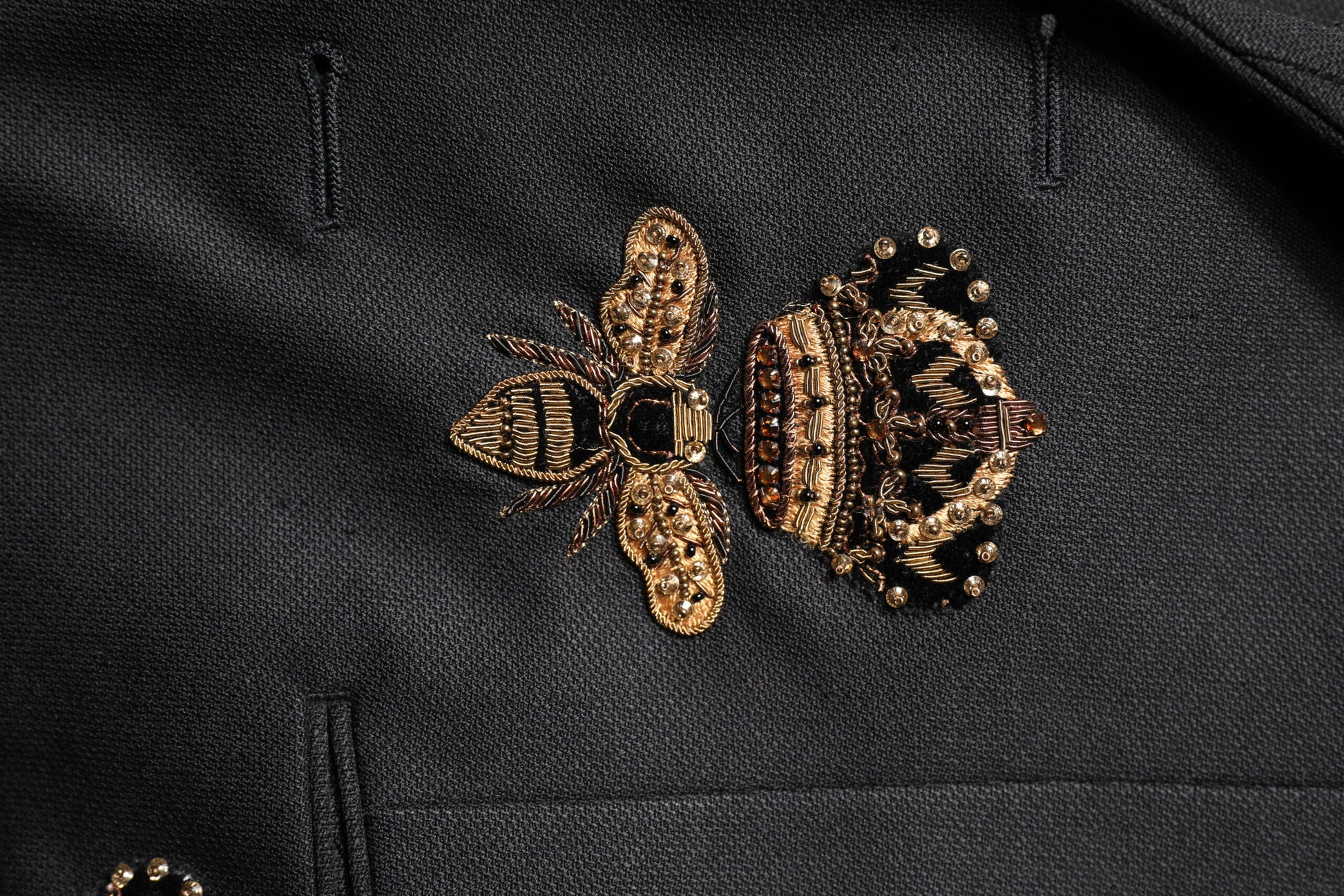 Dolce & Gabbana Schwarzer Bienen-Kronen-Stickerei 2 Stück Anzug