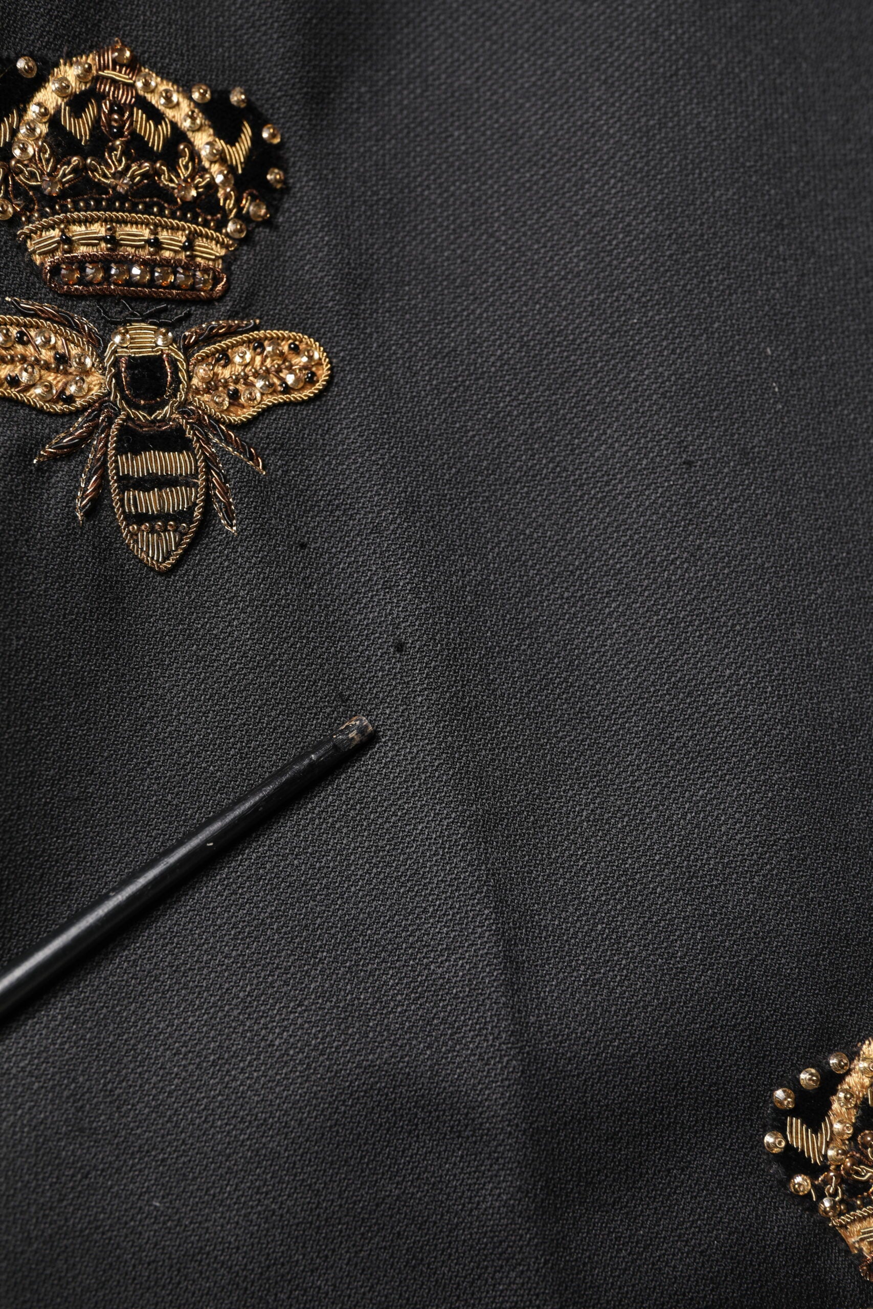 Dolce & Gabbana Schwarzer Bienen-Kronen-Stickerei 2 Stück Anzug