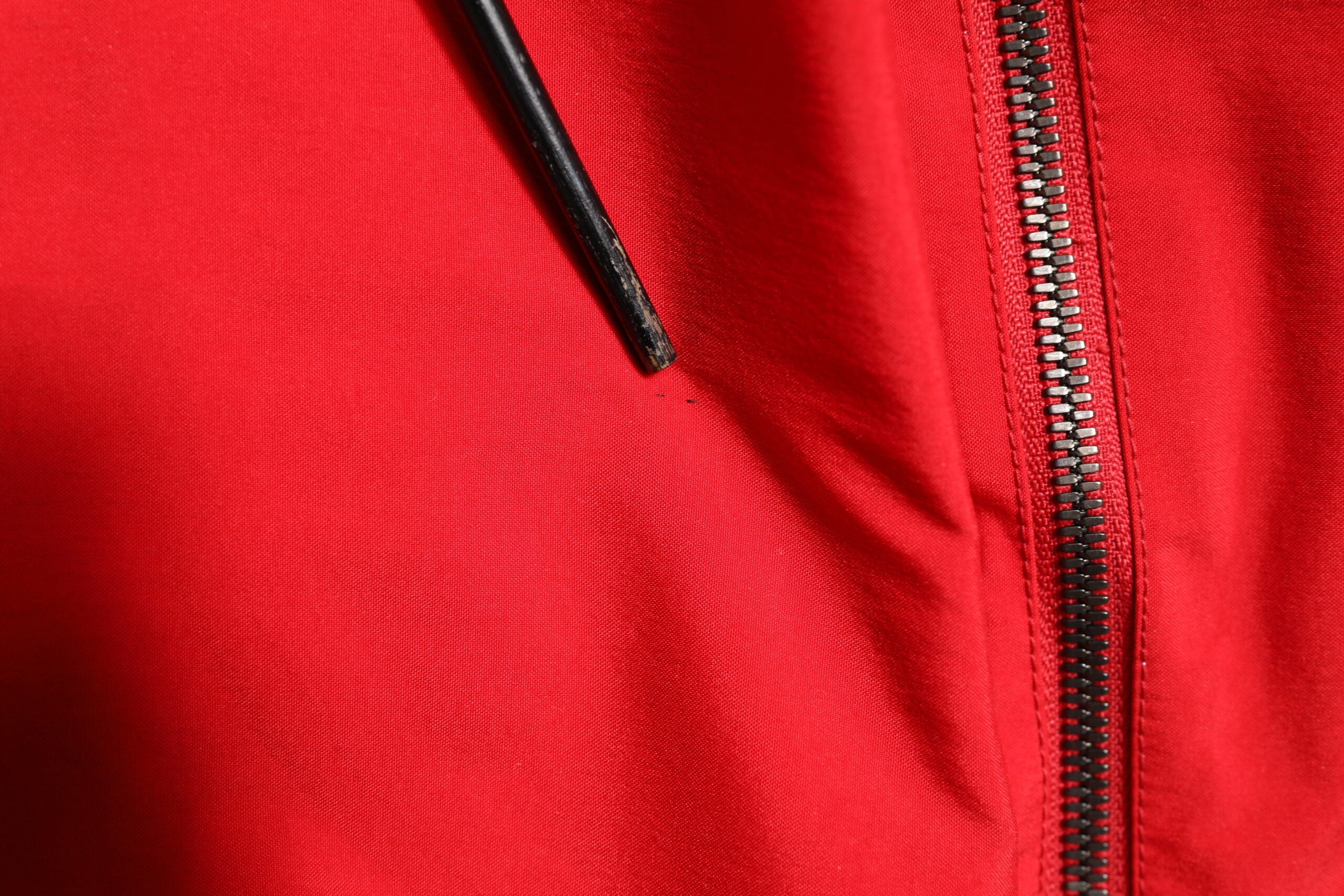 Dolce & Gabbana Rote weiße Nylon Windbreaker Jacke mit durchgehendem Reißverschluss