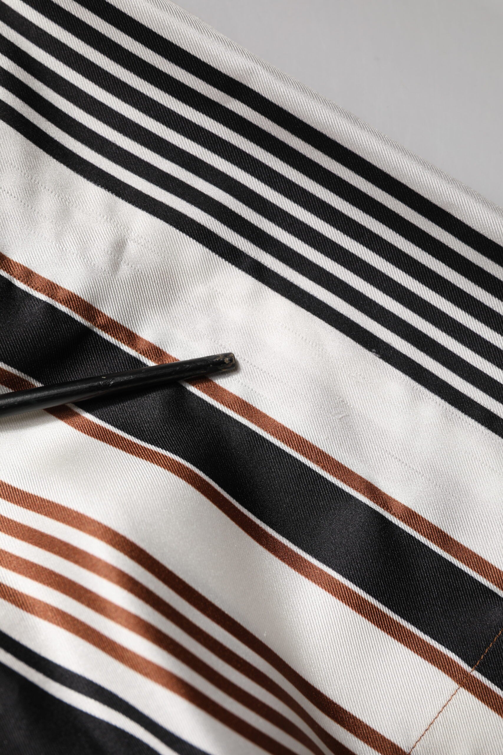 Dolce & Gabbana Mehrfarbig gestreiftes Seidenhemd mit kurzen Ärmeln