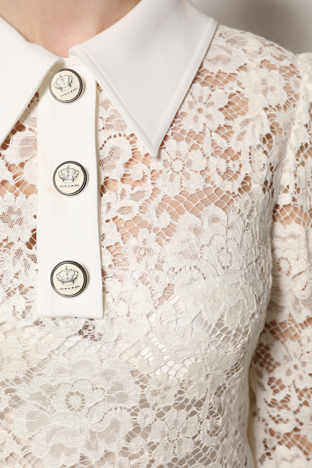 Dolce & Gabbana Weißes, geblümtes Langarm-Shiftkleid aus Spitze