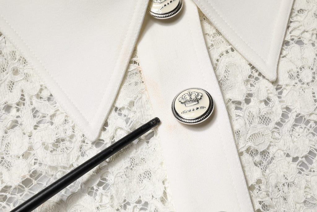 Dolce & Gabbana Weißes, geblümtes Langarm-Shiftkleid aus Spitze