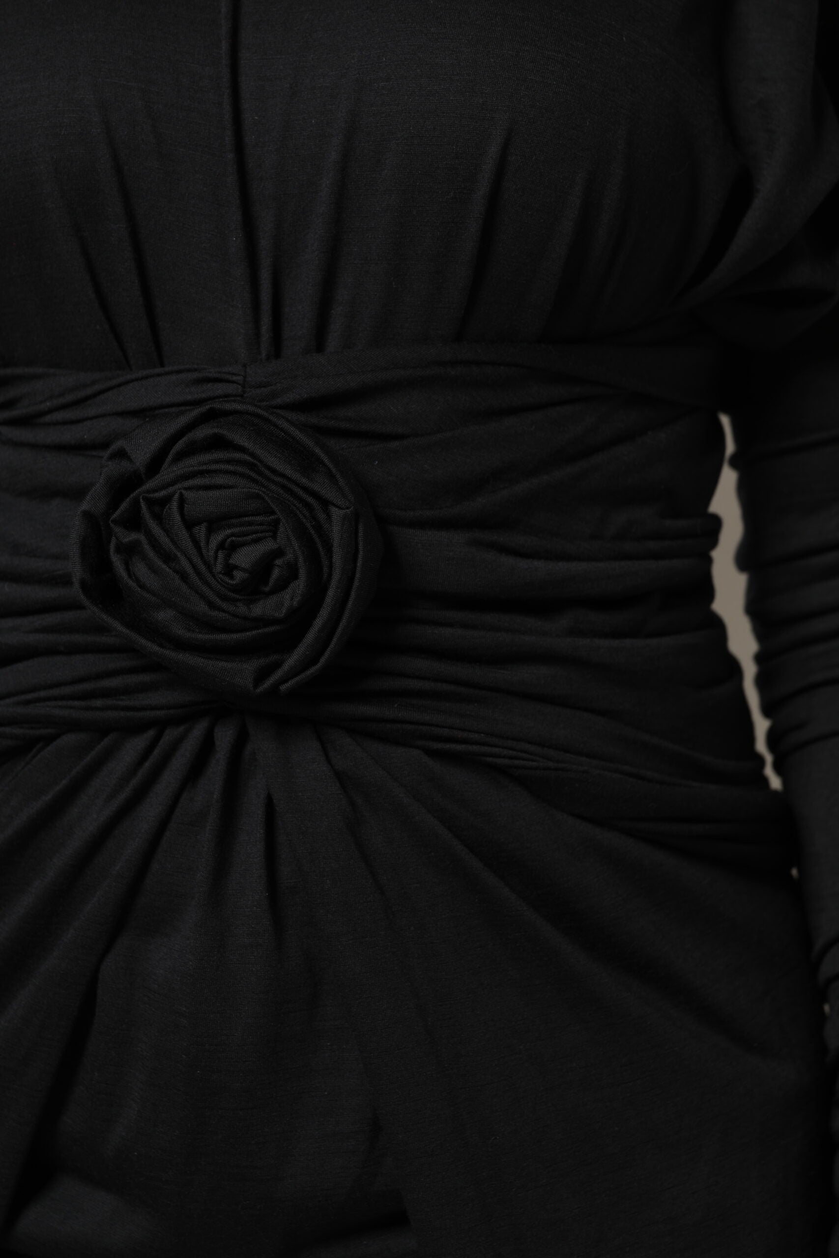 Dolce & Gabbana Schwarzes langärmeliges Etuikleid aus Wolle
