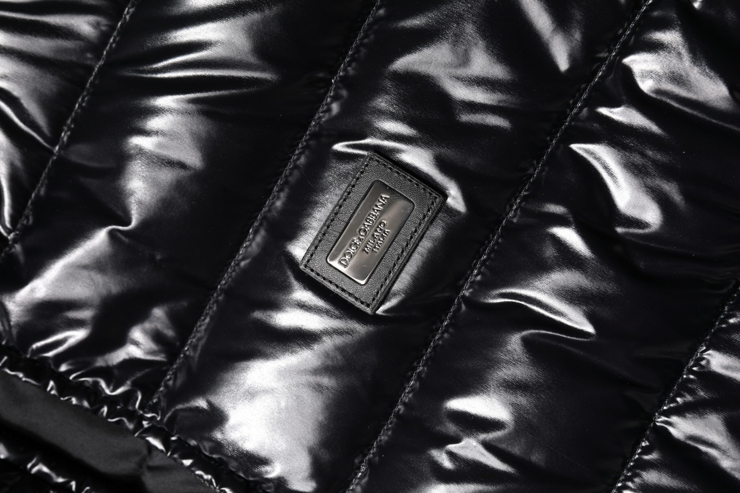 Dolce & Gabbana Schwarze Logo-Plakette Full Zip Pufferjacke