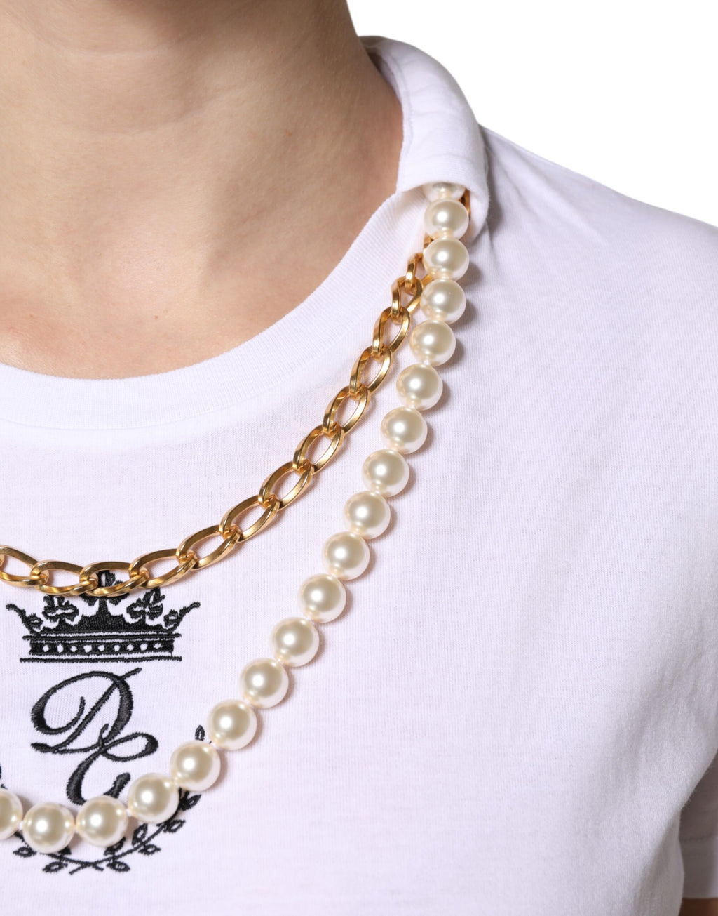 Dolce & Gabbana Weißes Ketten-Perlen-Baumwoll-T-Shirt mit Rundhalsausschnitt