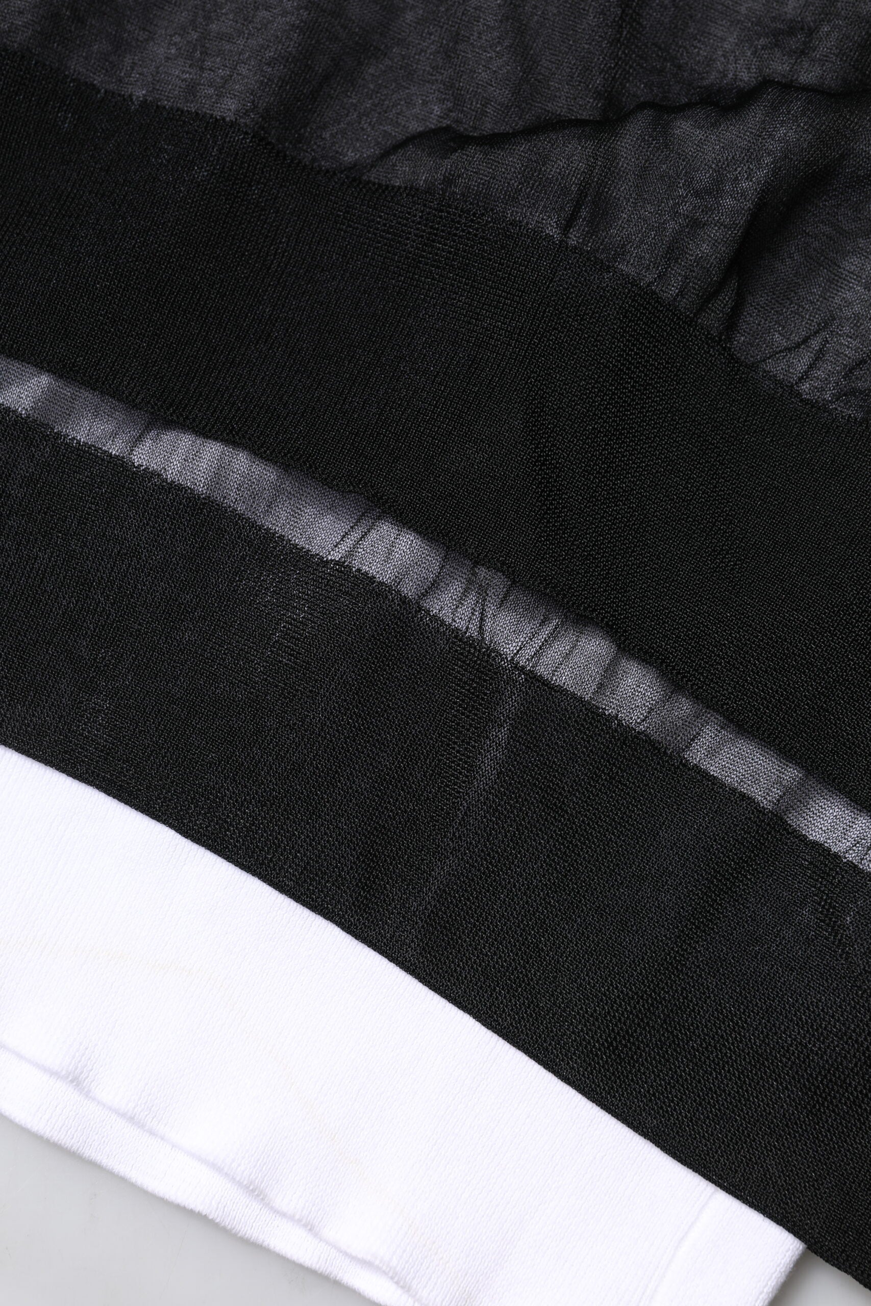 Dolce & Gabbana Schwarzer weißer Logo-Strickpullover