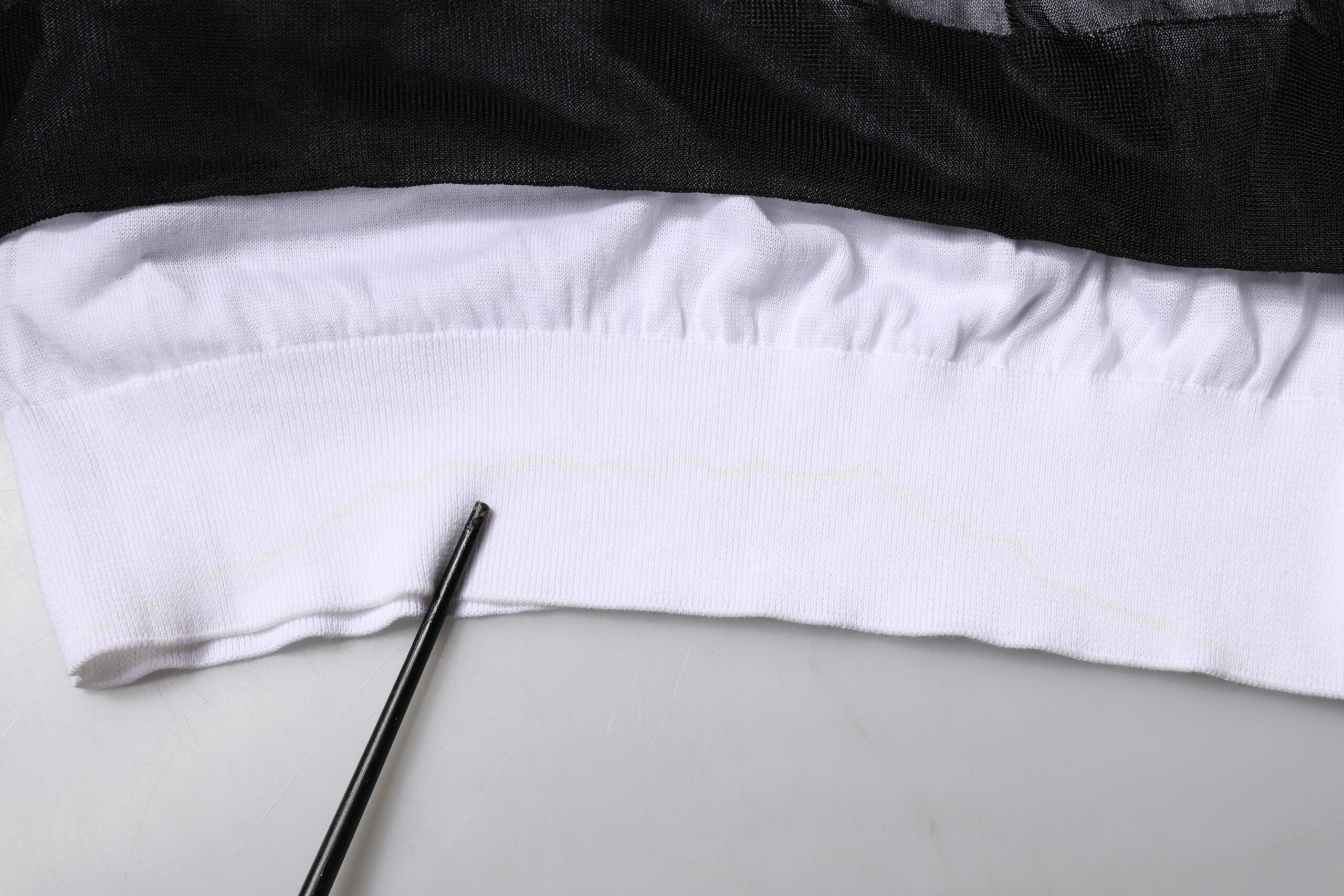 Dolce & Gabbana Schwarzer weißer Logo-Strickpullover