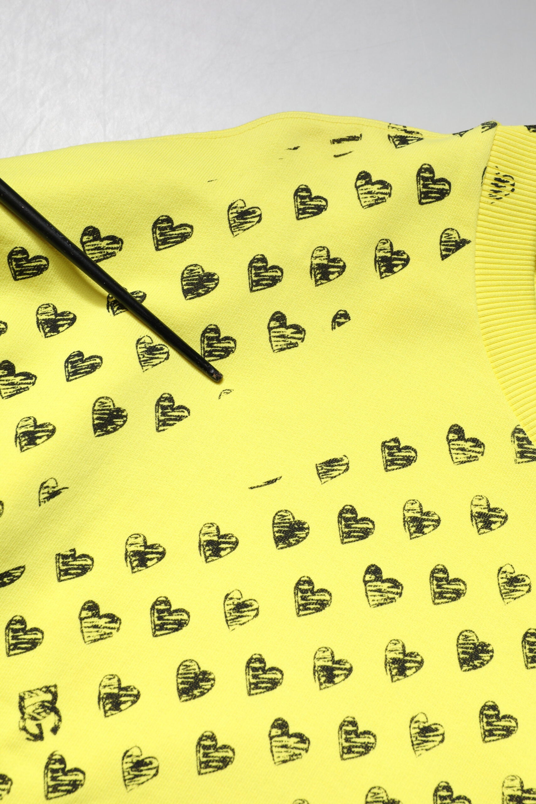 Dolce & Gabbana Gelbes Herz Rundhalsausschnitt Männer Pullover Pullover