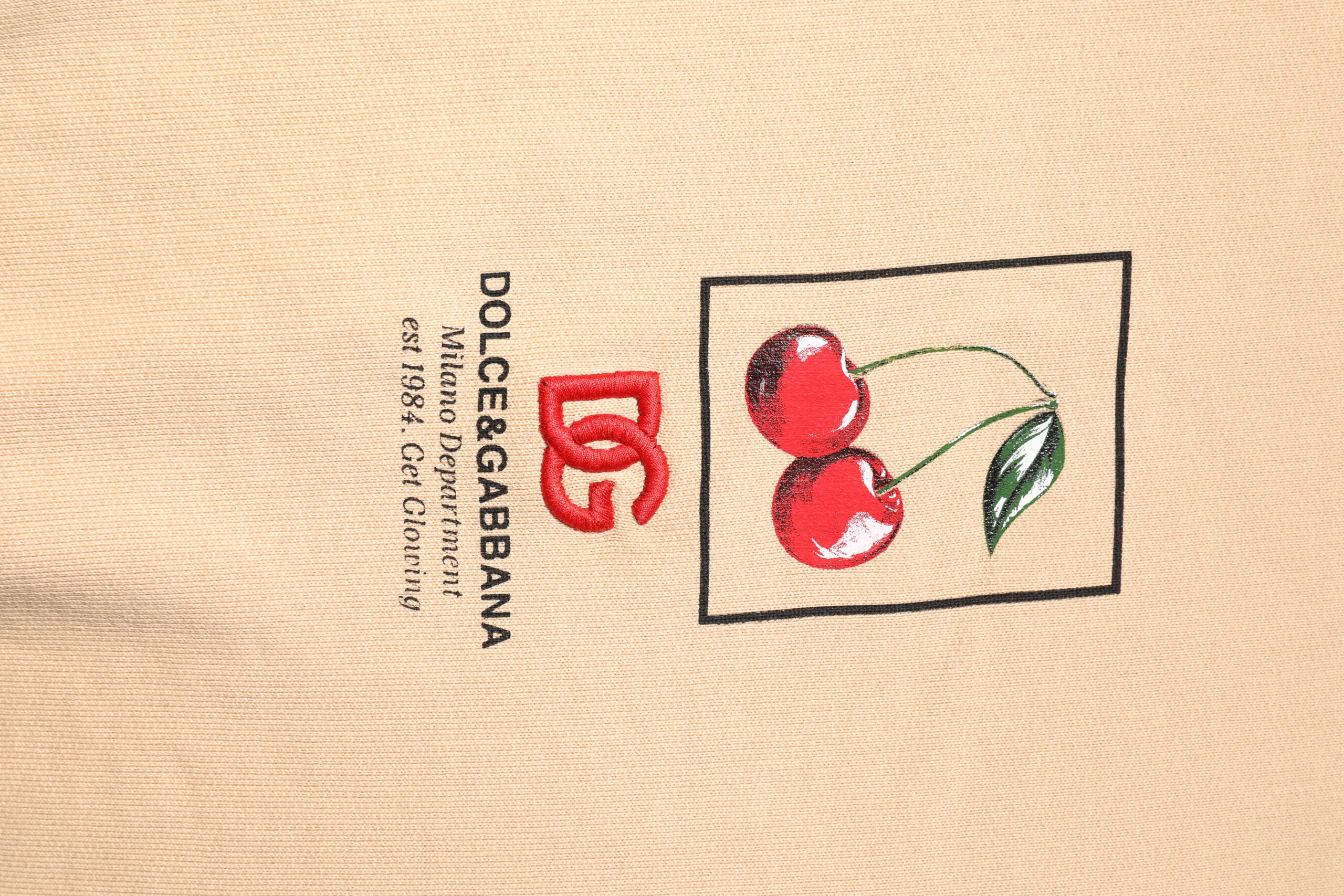 Dolce & Gabbana Beige Cherry Print Rundhalsausschnitt Pullover