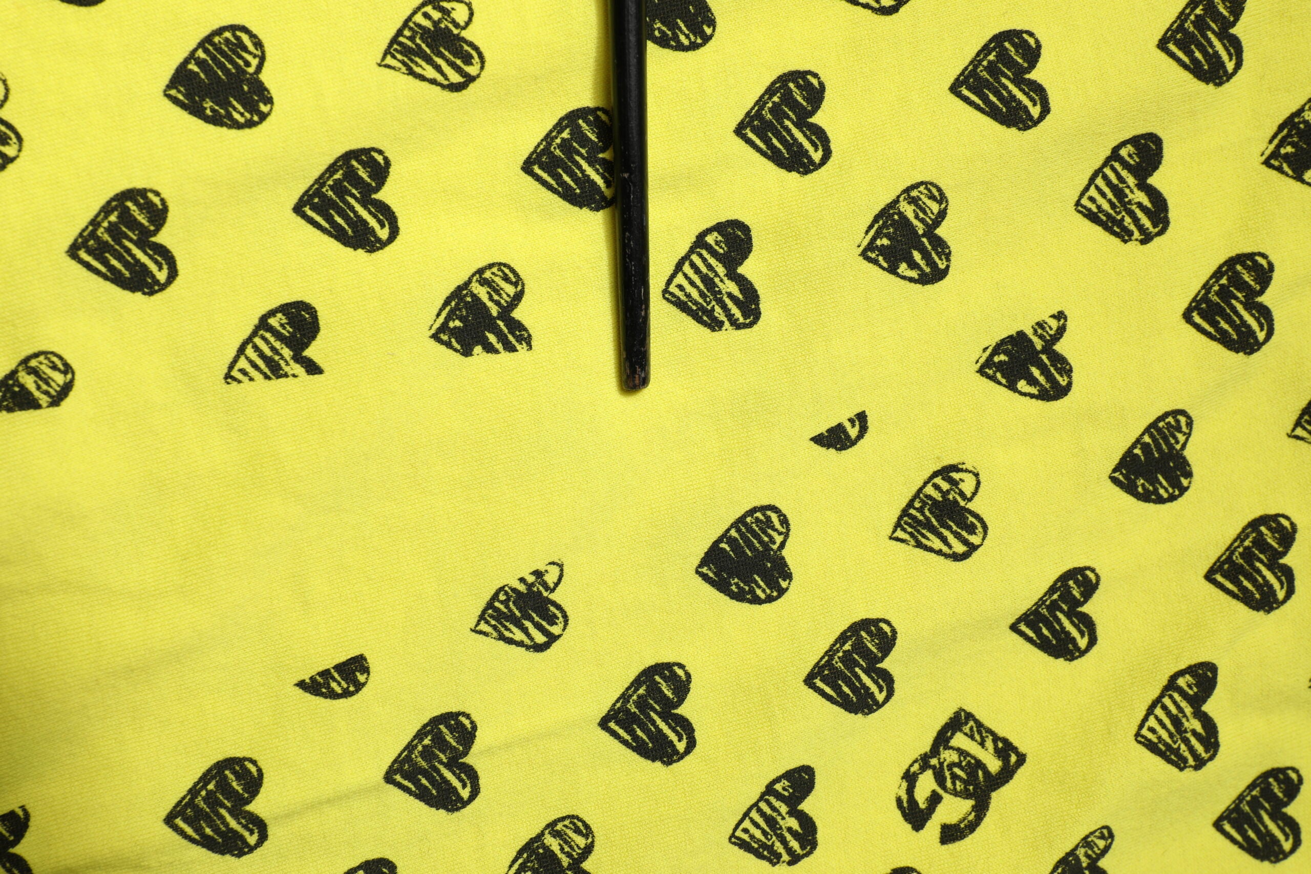 Dolce & Gabbana Gelbes T-Shirt mit Rundhalsausschnitt aus Baumwolle DG Heart Print