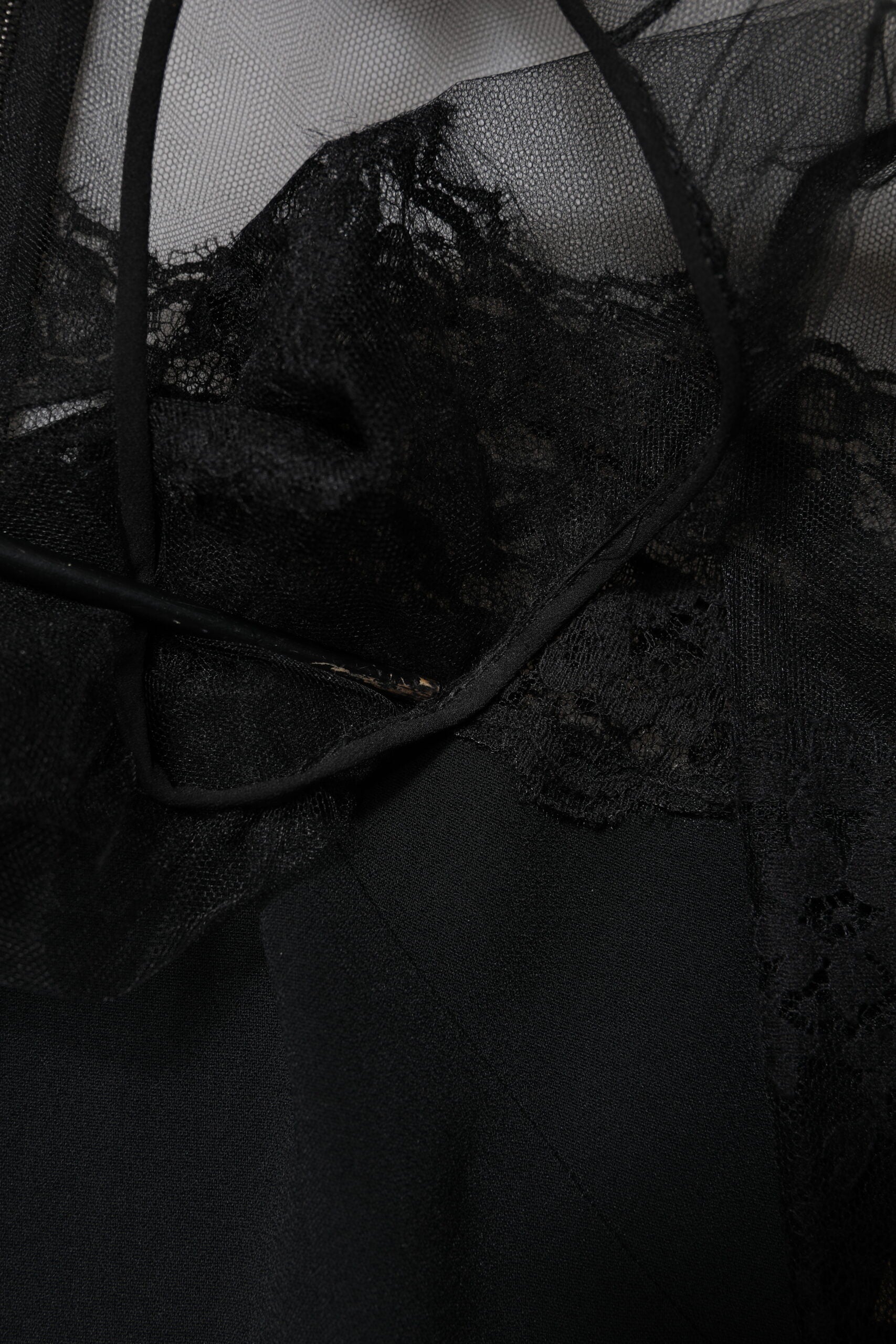 Dolce & Gabbana Schwarzes Midikleid mit Spitzenbesatz aus Nylon und Tüll