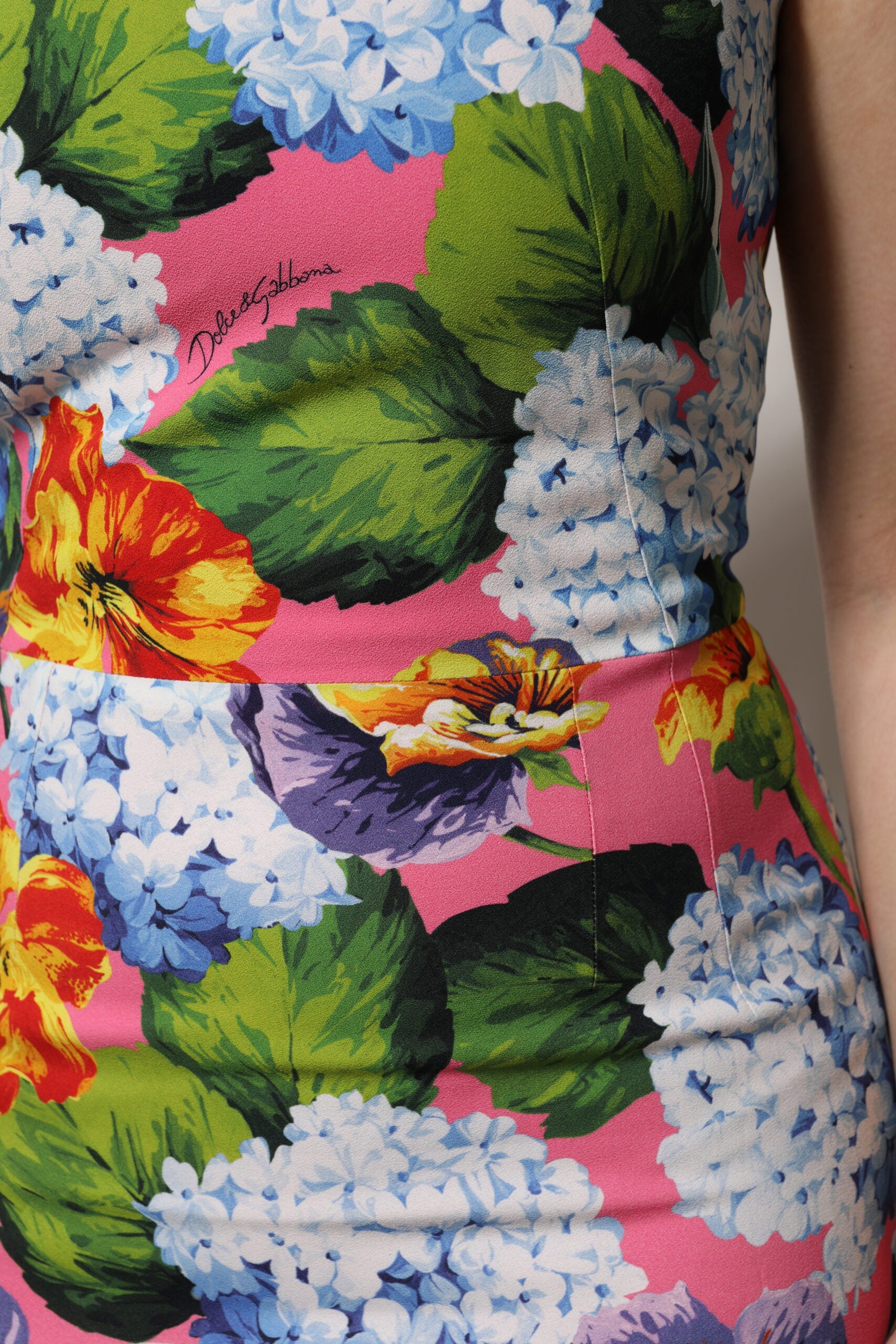 Dolce & Gabbana Multicolor Floral Ärmelloses Etuikleid