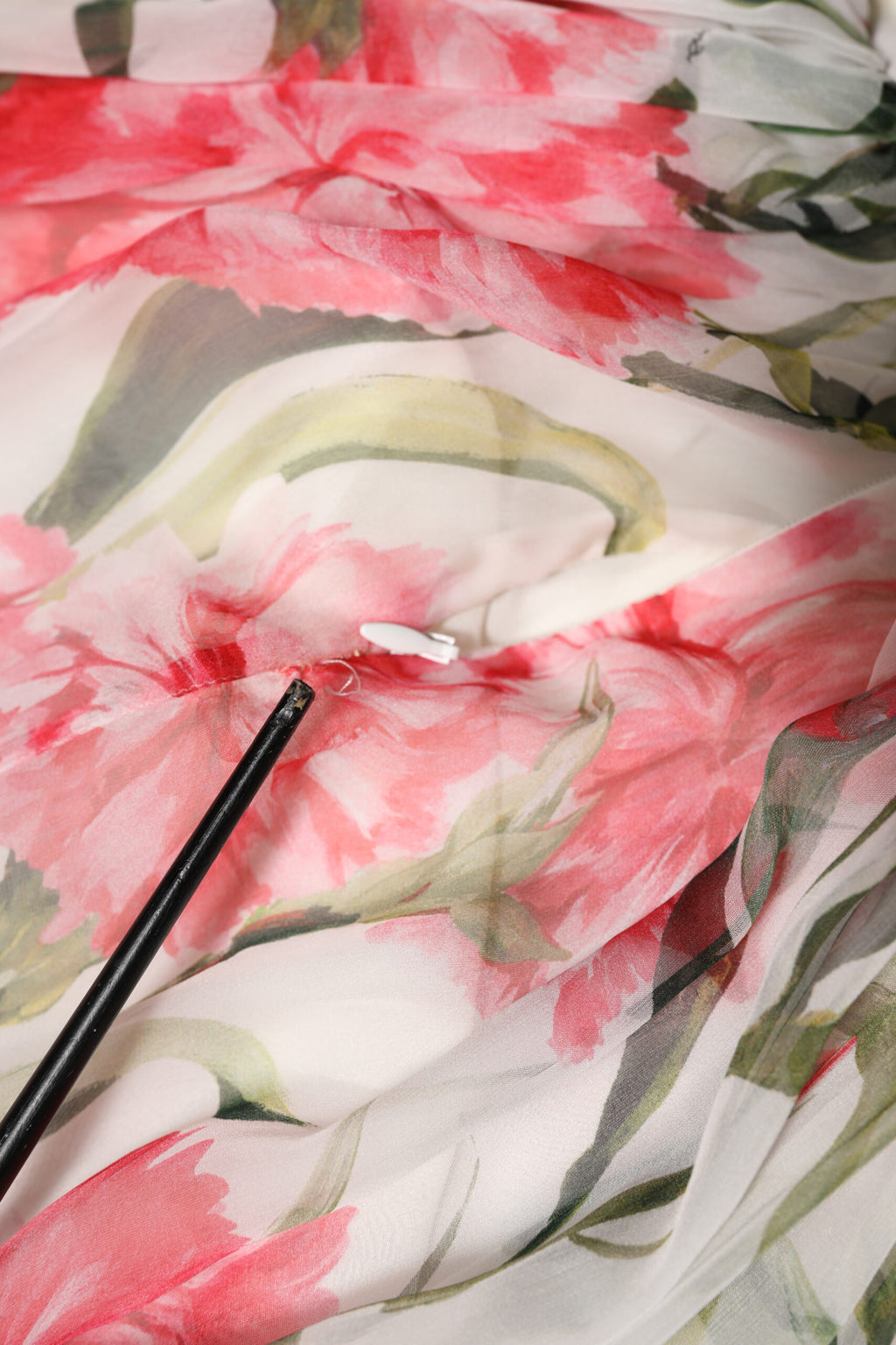 Dolce & Gabbana Weißes geblümtes Seidenhalter-Maxikleid in A-Linie