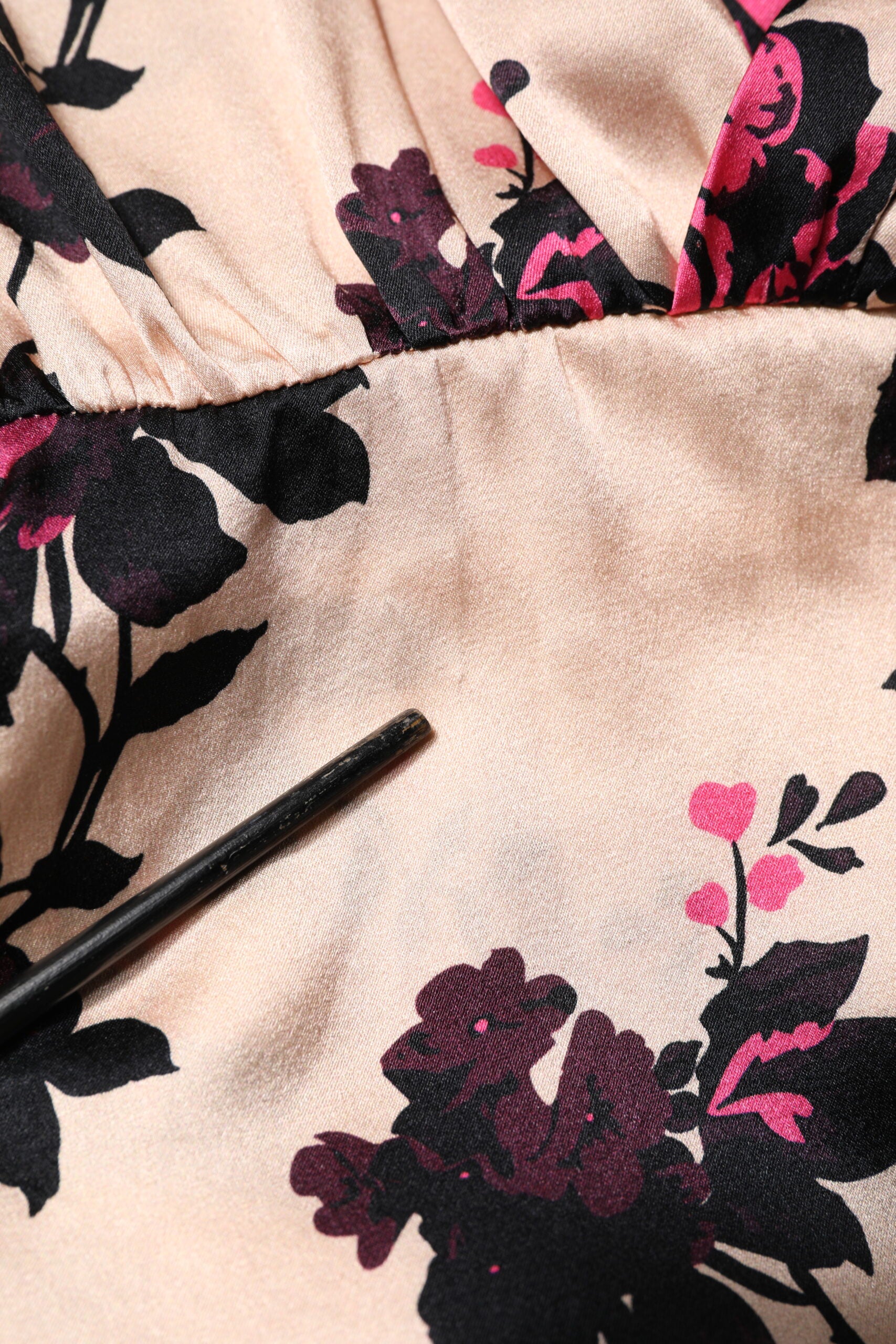 Laneus Rosa geblümtes Seidenkleid mit langen Ärmeln und gerafftem V-Ausschnitt