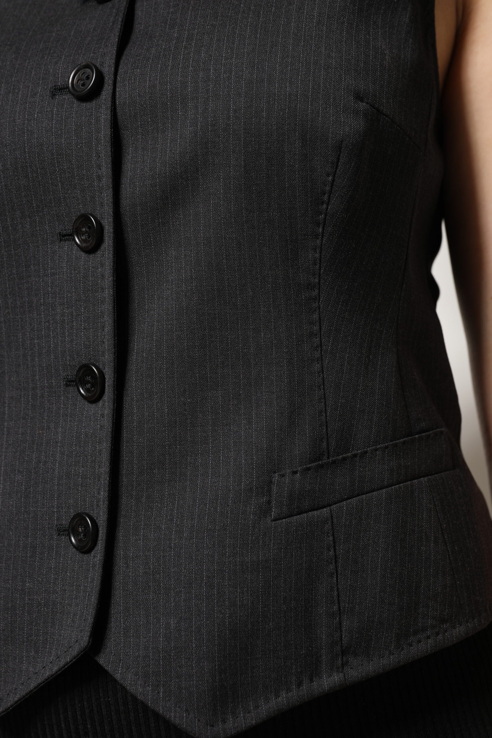 Dolce & Gabbana Schwarz gestreiftes ärmelloses Oberteil mit Knopfleiste