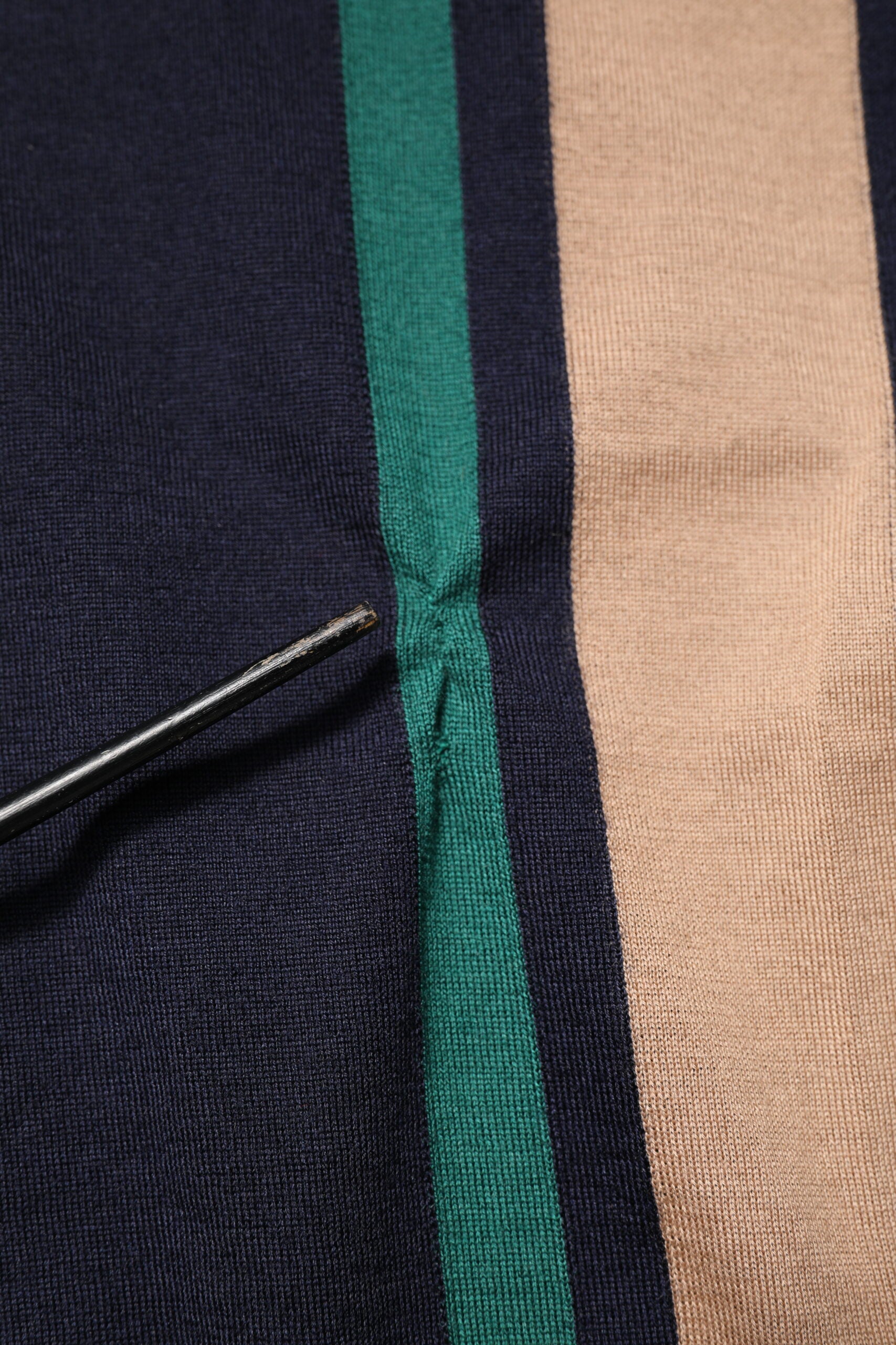 Dolce & Gabbana Mehrfarbig gestreifter Pullover mit Rundhalsausschnitt