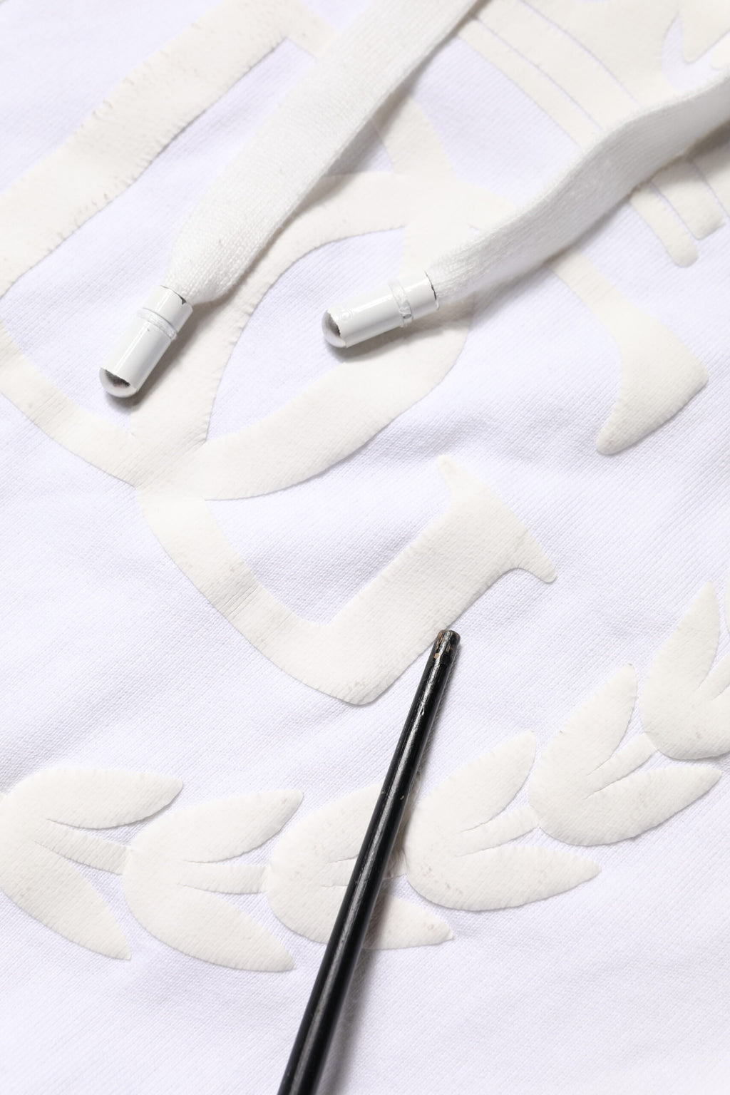 Dolce & Gabbana Weißes Sweatshirt mit geprägtem Logo und Kapuze Pullover