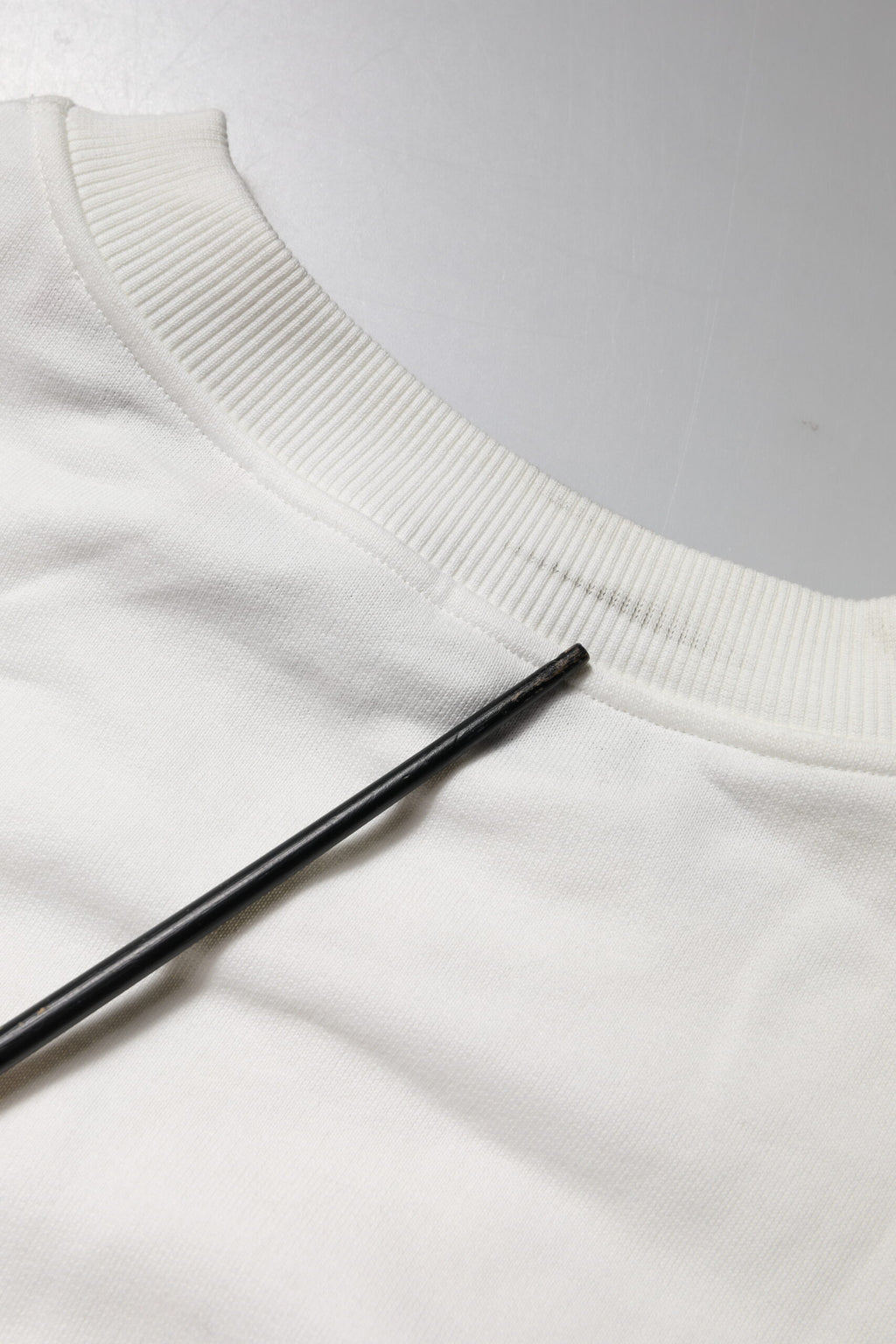 Dolce & Gabbana Weißer Rundhalspullover aus Baumwolle mit Logoprägung