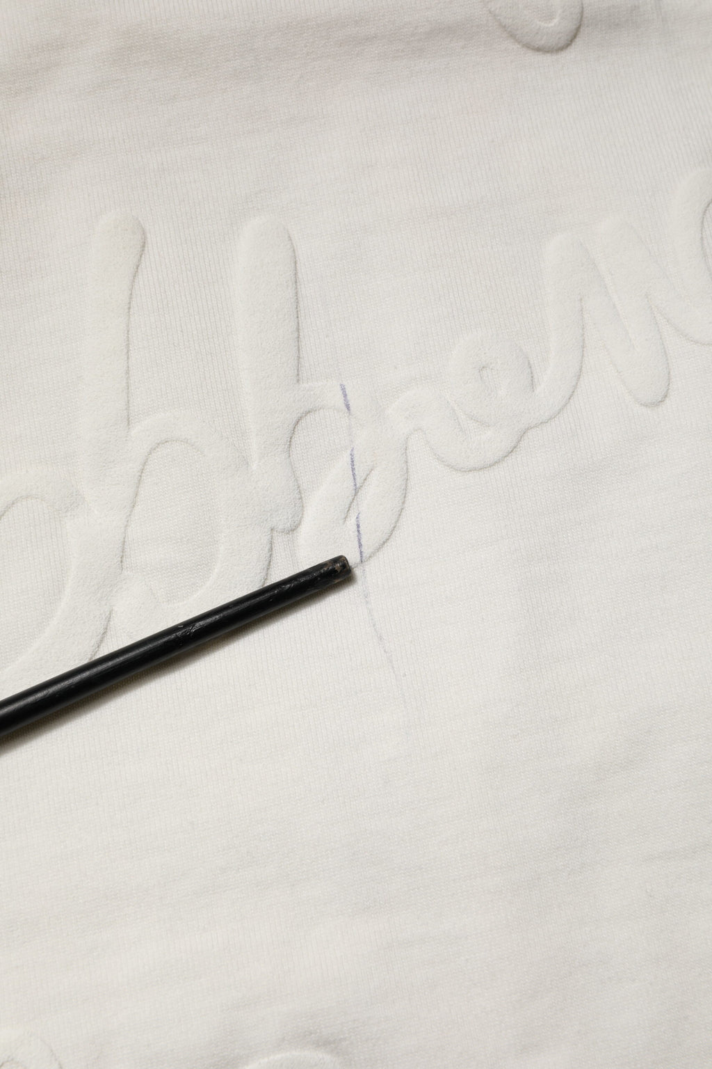 Dolce & Gabbana Weißes Baumwoll-T-Shirt mit Logo-Prägung und Rundhalsausschnitt