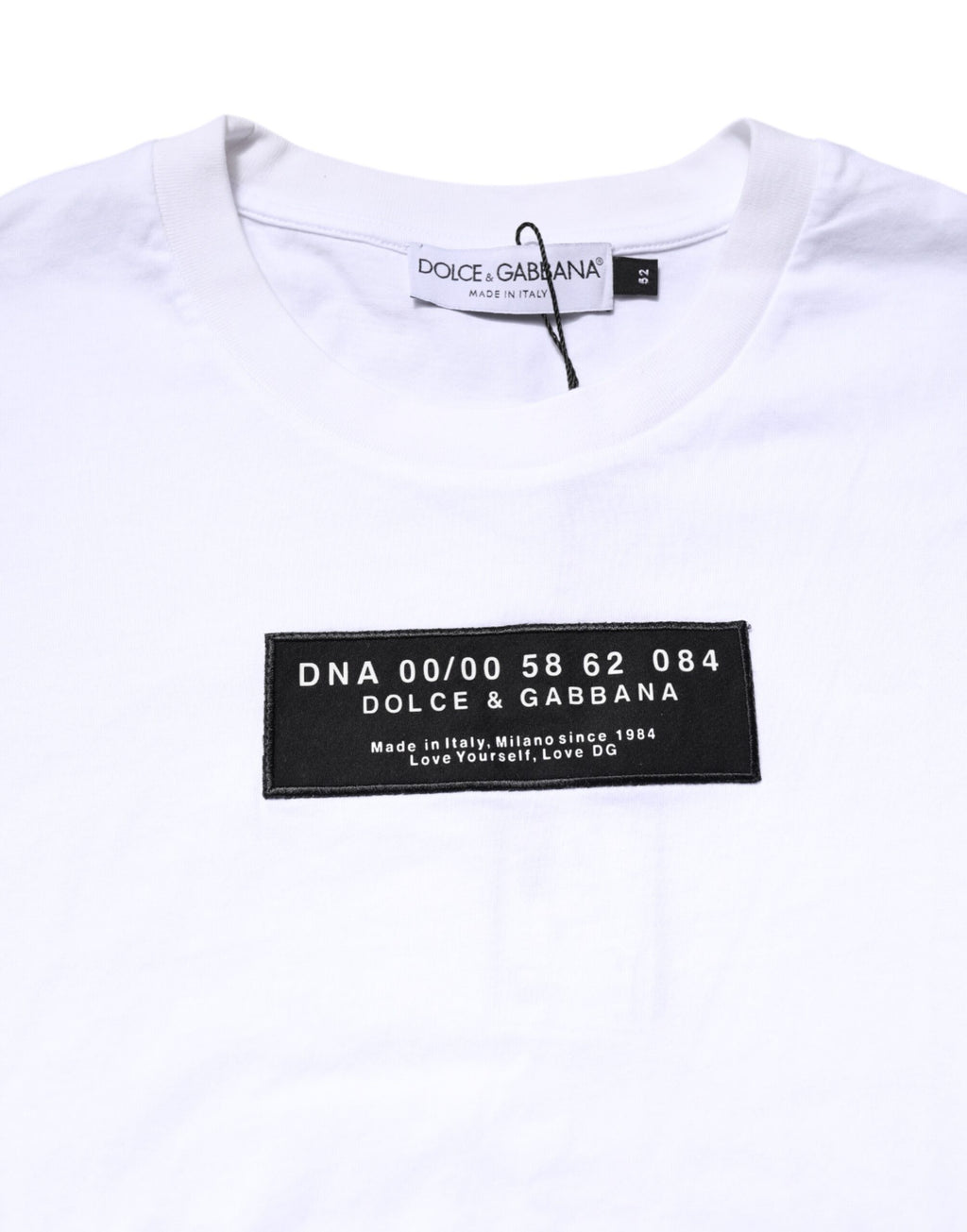 Dolce & Gabbana Weißes T-Shirt mit Rundhalsausschnitt und Logo-Patch aus Baumwolle