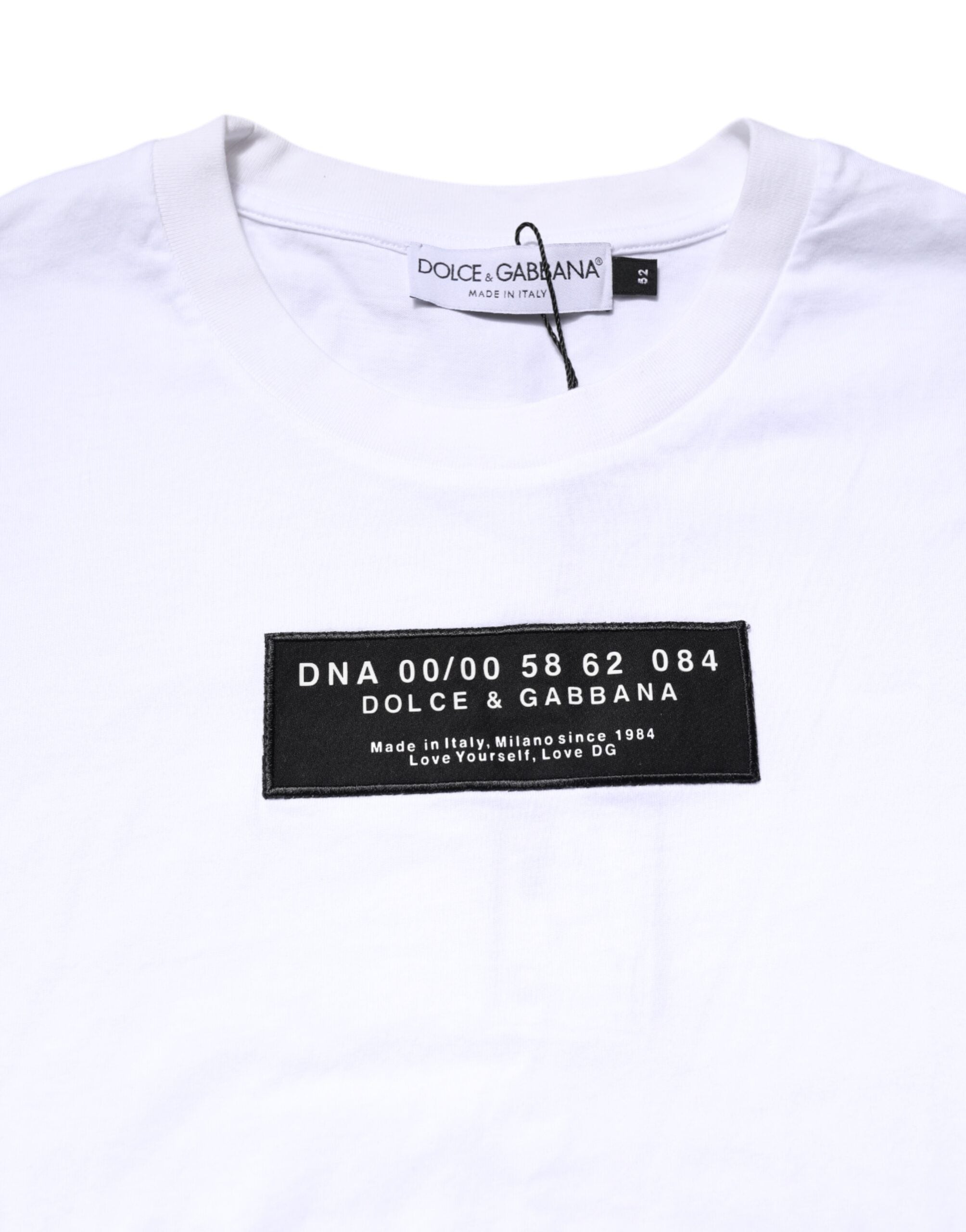 Dolce & Gabbana Weißes T-Shirt mit Rundhalsausschnitt und Logo-Patch aus Baumwolle