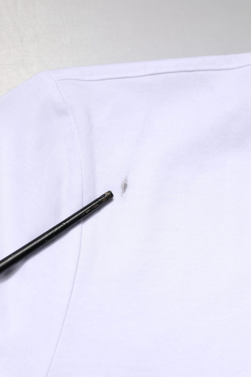 Dolce & Gabbana Weißes T-Shirt mit Rundhalsausschnitt und Logo-Stickerei