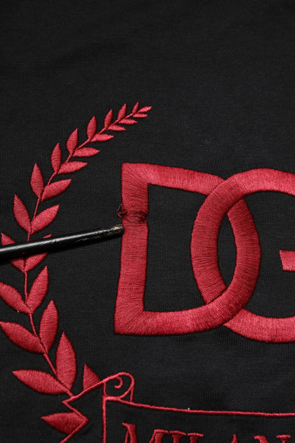 Dolce & Gabbana Schwarzes T-Shirt mit Rundhalsausschnitt aus bestickter Baumwolle