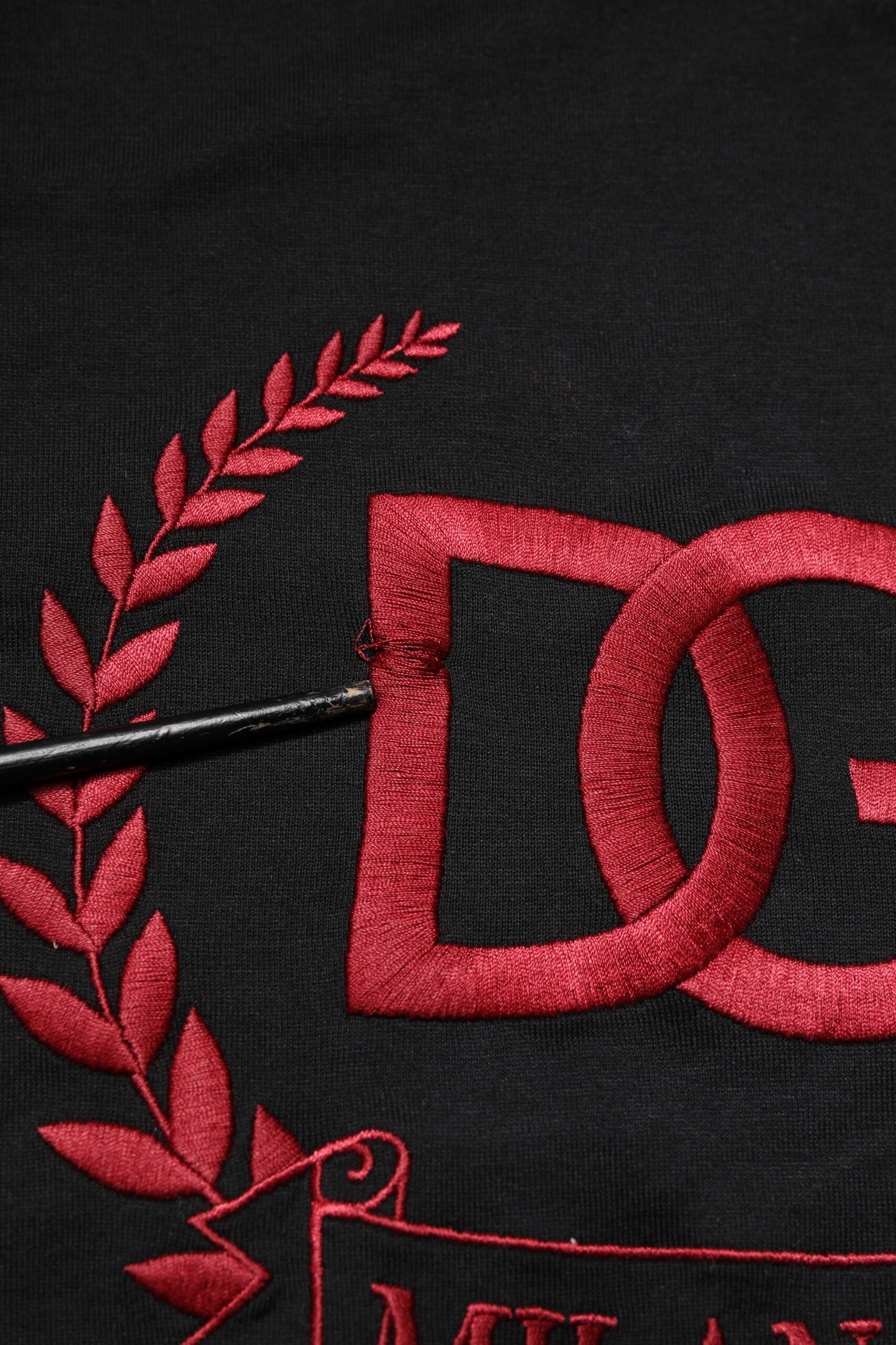 Dolce & Gabbana Schwarzes T-Shirt mit Rundhalsausschnitt aus bestickter Baumwolle