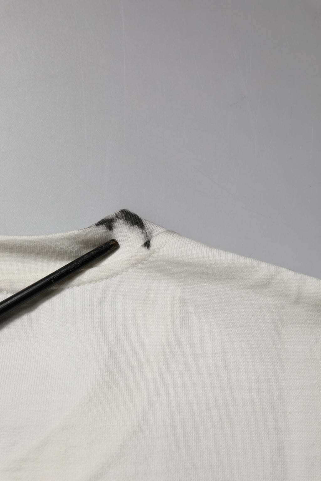 Dolce & Gabbana Weißes T-Shirt mit Rundhalsausschnitt und DG-Logo-Druck aus Baumwolle