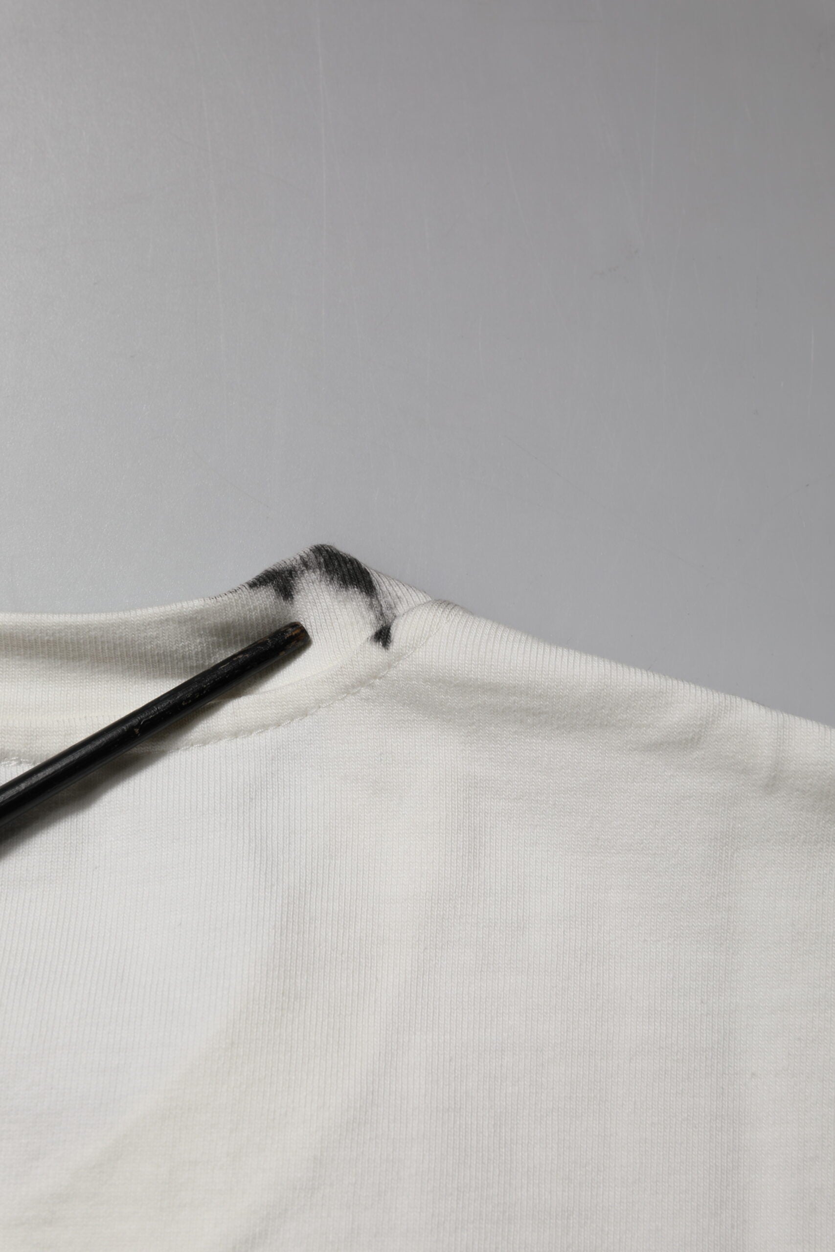 Dolce & Gabbana Weißes T-Shirt mit Rundhalsausschnitt und DG-Logo-Druck aus Baumwolle