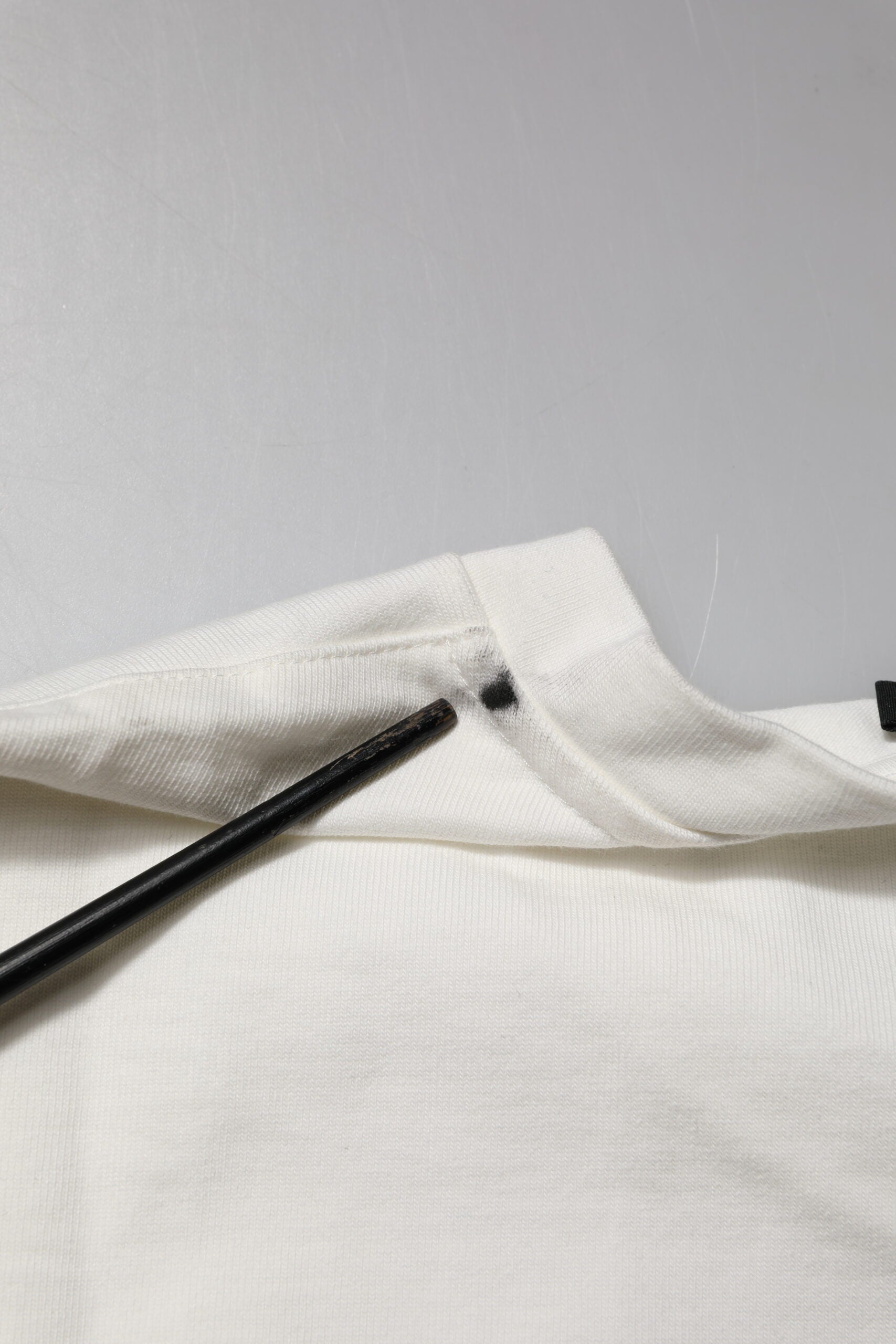 Dolce & Gabbana Weißes T-Shirt mit Rundhalsausschnitt und DG-Logo-Druck aus Baumwolle