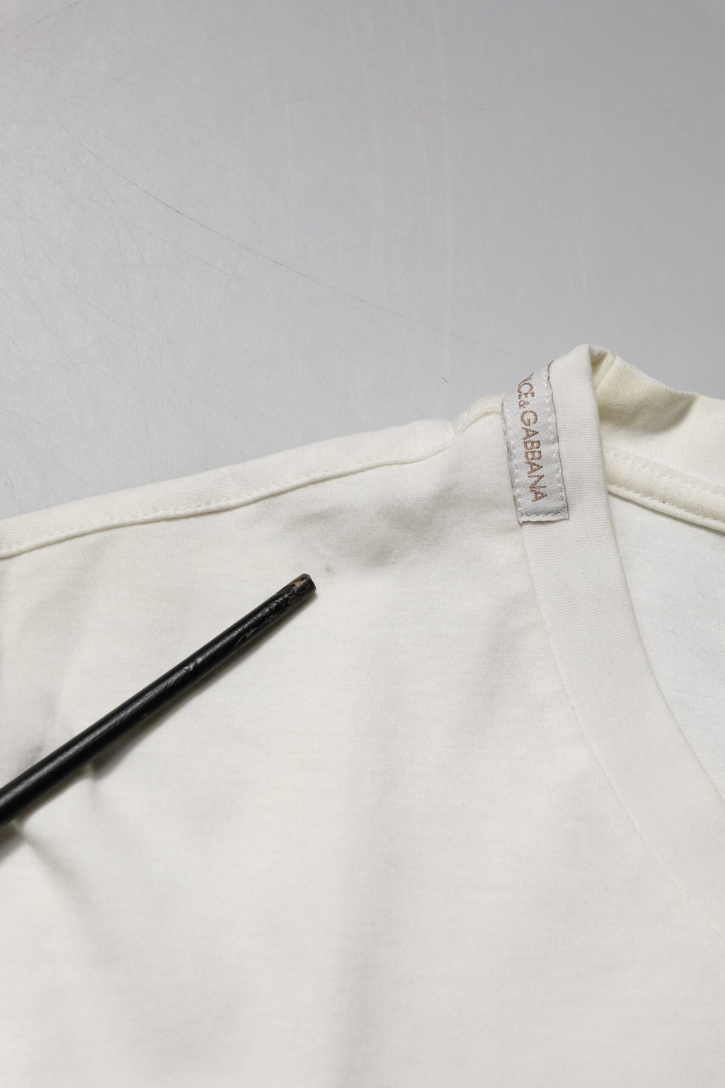 Dolce & Gabbana Weißes T-Shirt mit Logo-Bandana-Druck aus Baumwolle