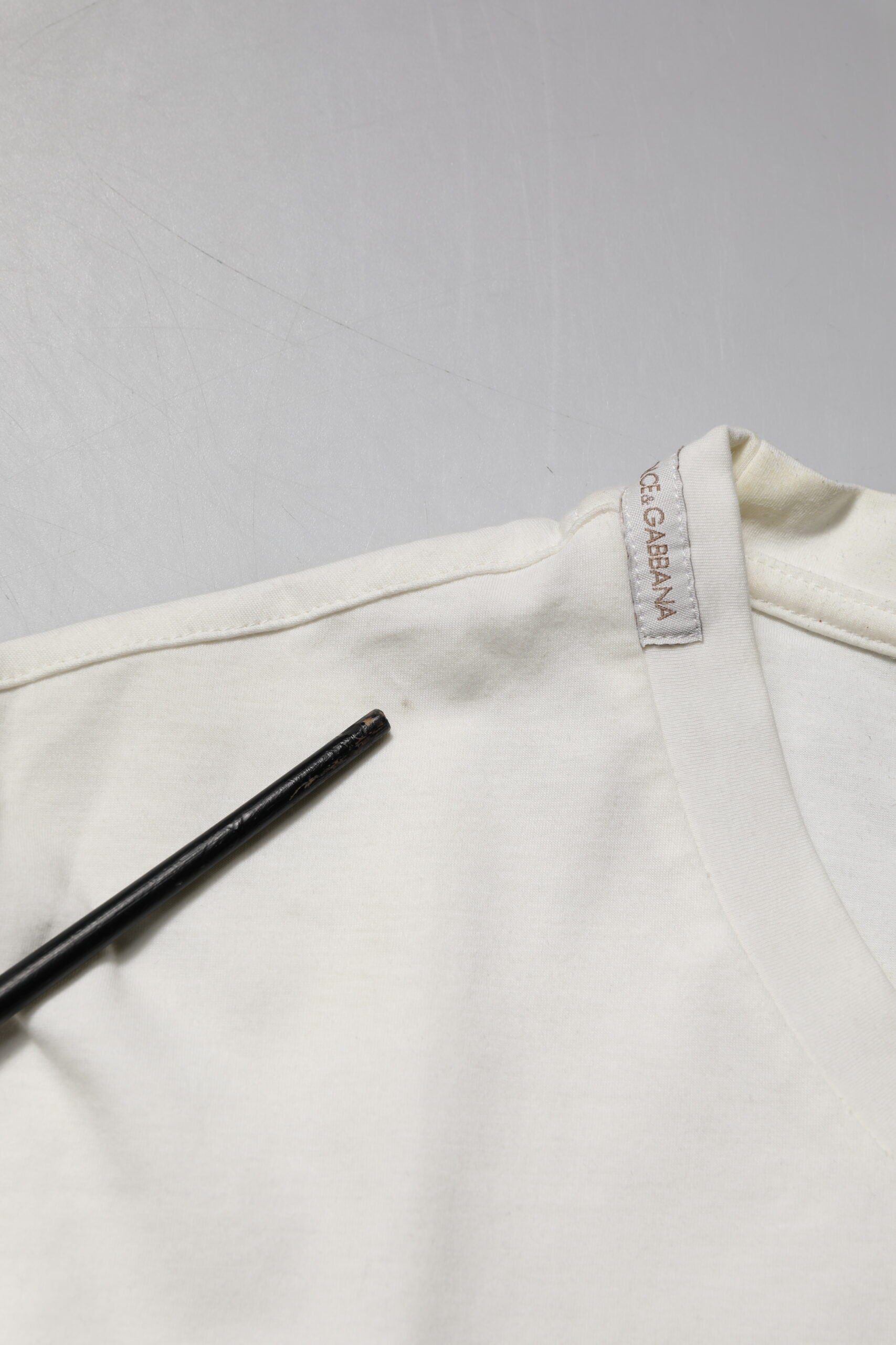 Dolce & Gabbana Weißes T-Shirt mit Logo-Bandana-Druck aus Baumwolle